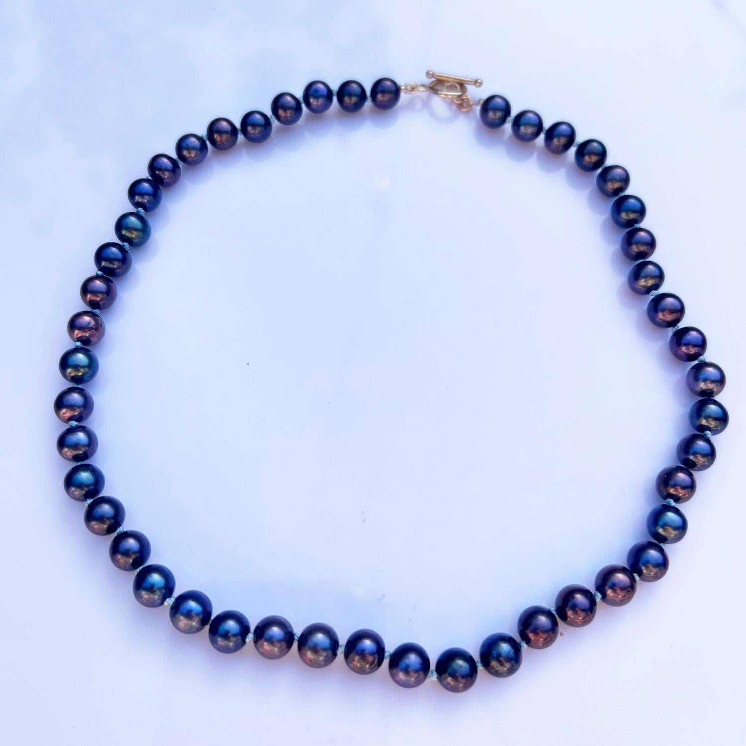 Victorien Collier ras du cou en perles noires et fil de soie bleu clair J Dauphin en vente