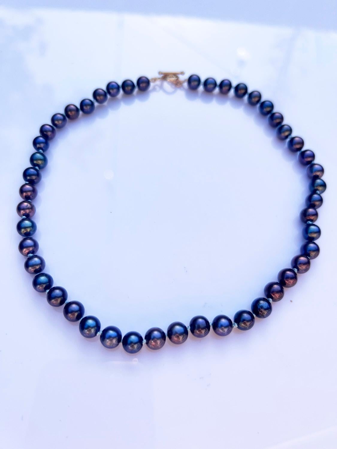 Perle Collier ras du cou en perles noires et fil de soie bleu clair J Dauphin en vente