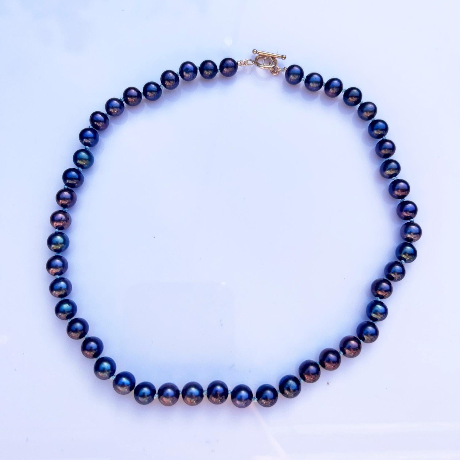 Collier ras du cou en perles noires et fil de soie bleu clair J Dauphin Neuf - En vente à Los Angeles, CA