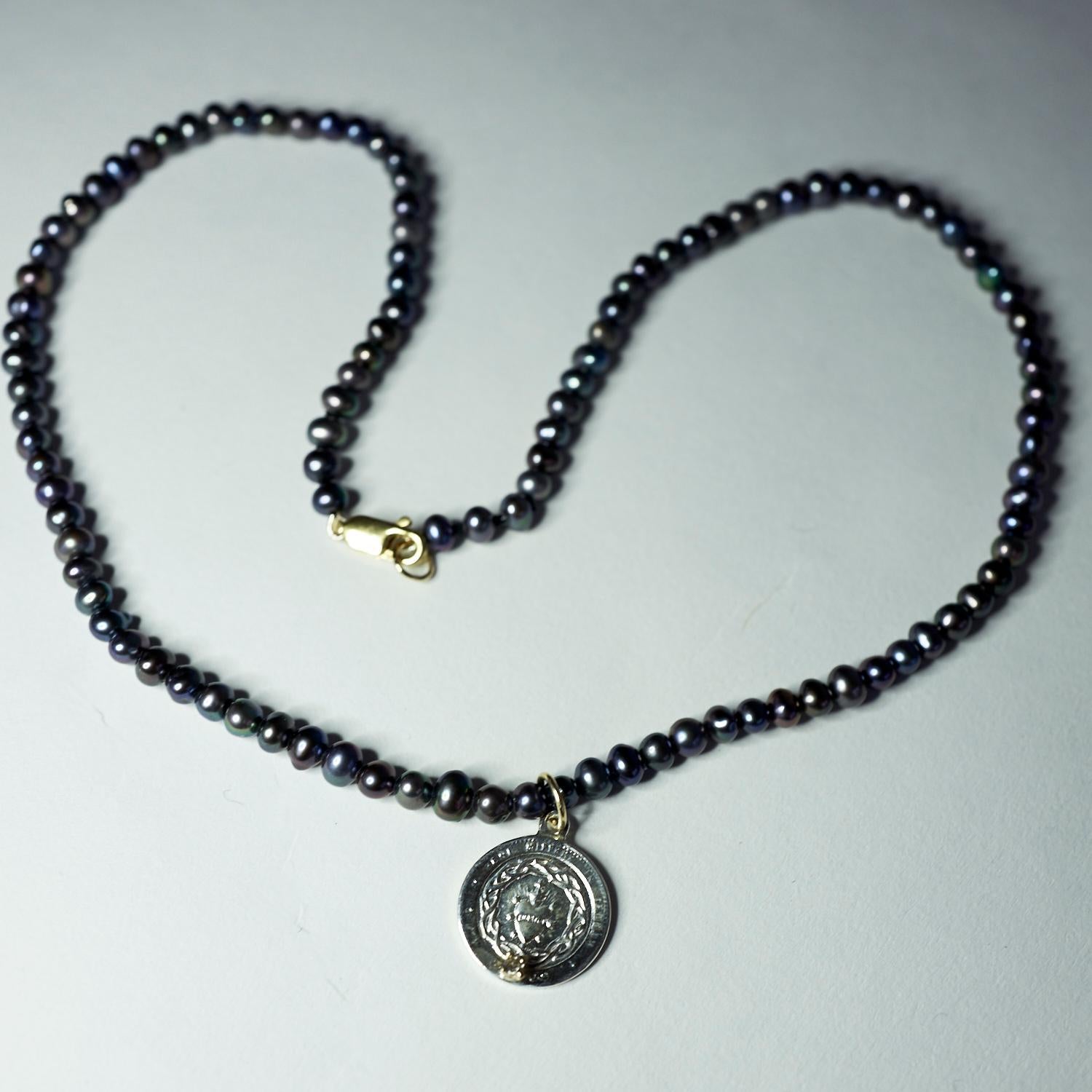 Schwarze schwarze Perlenkette Medaille Herz weißer Diamant Sterlingsilber J Dauphin im Angebot 1