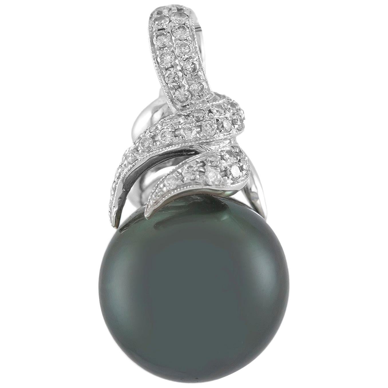 Pendentif perles noires et diamants en vente