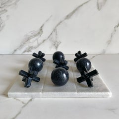 Tic Tac Toe en résine de perles noires par Paola Valle