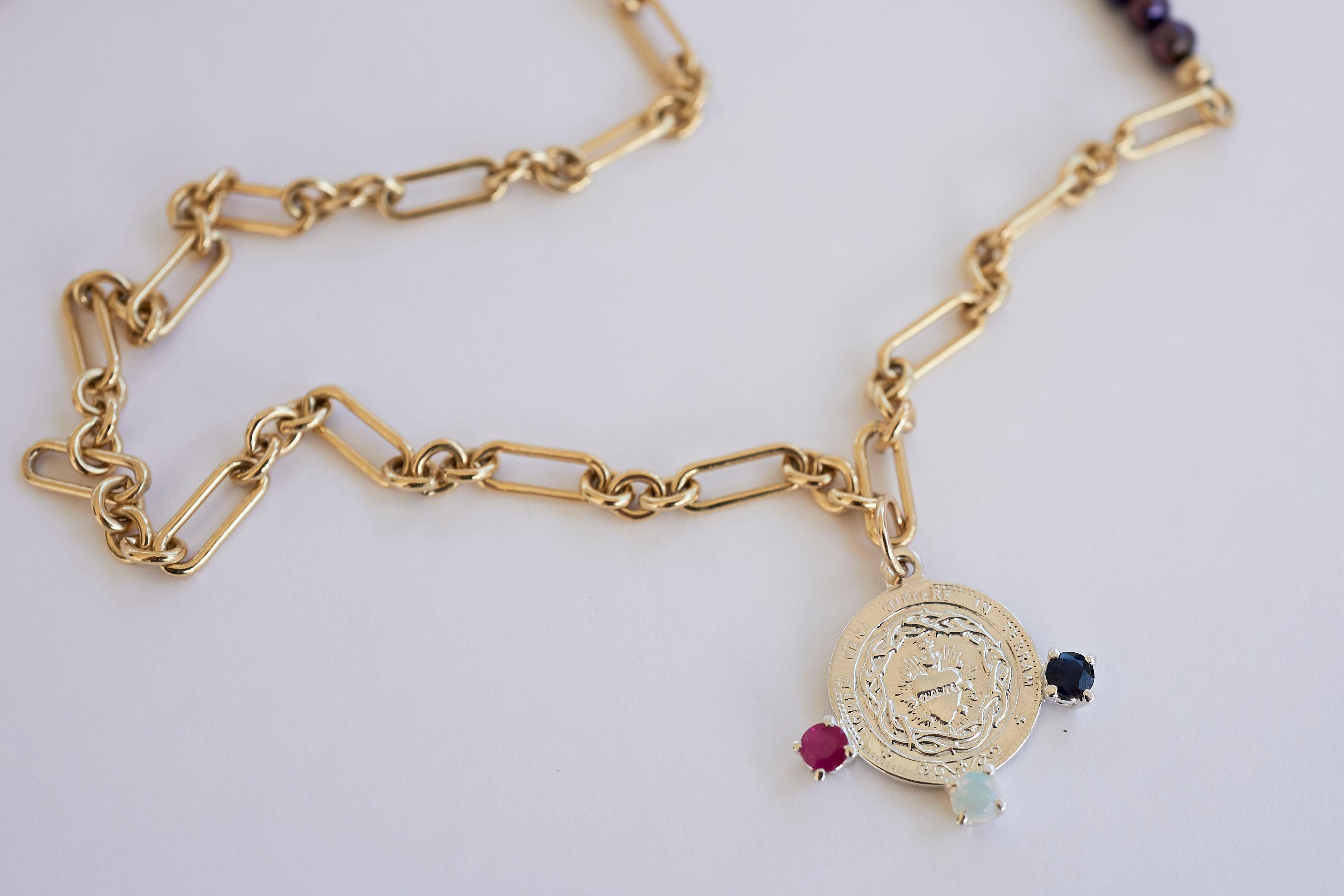 J Dauphin, collier de pièces avec médaille du Sacré-Cœur, perle noire, opale, tourmaline rose Pour femmes en vente