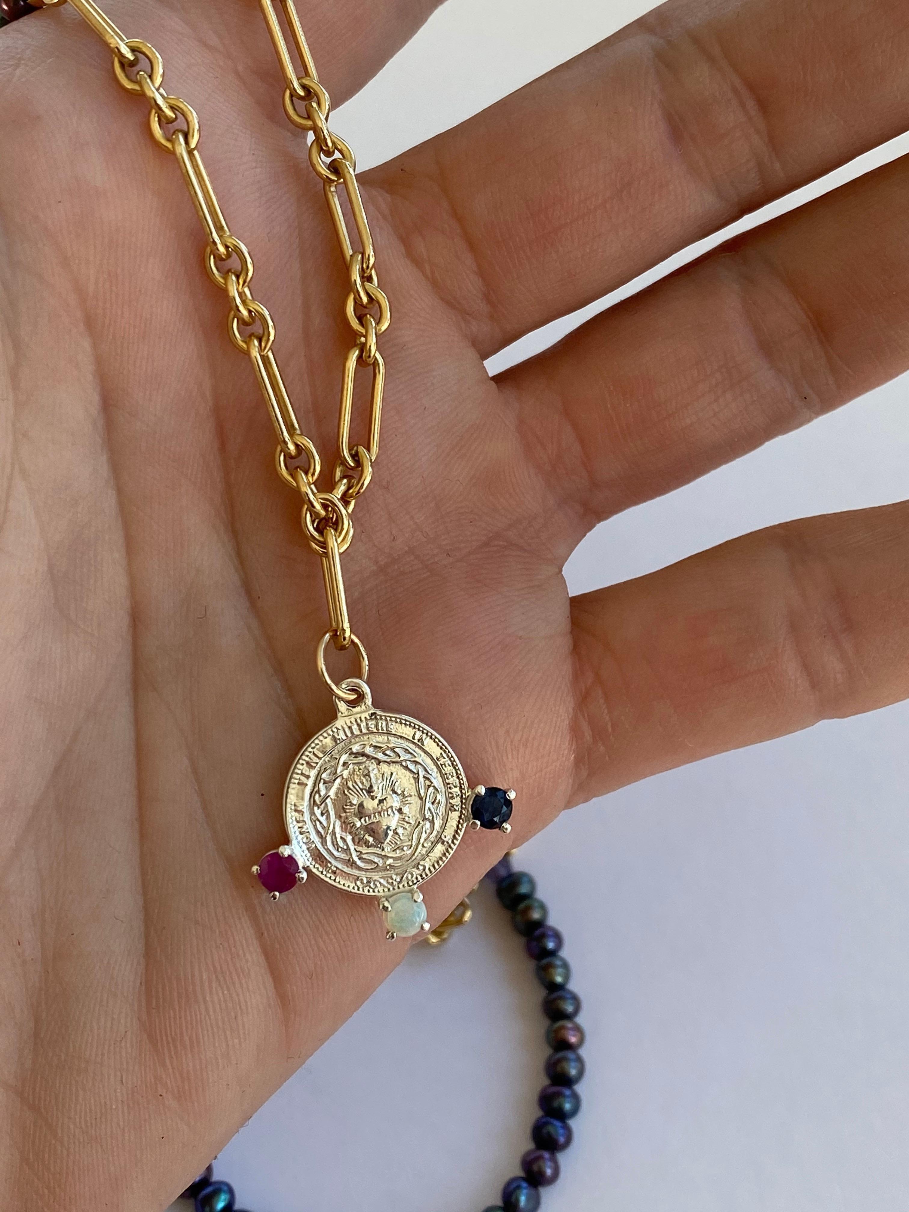 J Dauphin, collier de pièces avec médaille du Sacré-Cœur, perle noire, opale, tourmaline rose en vente 2