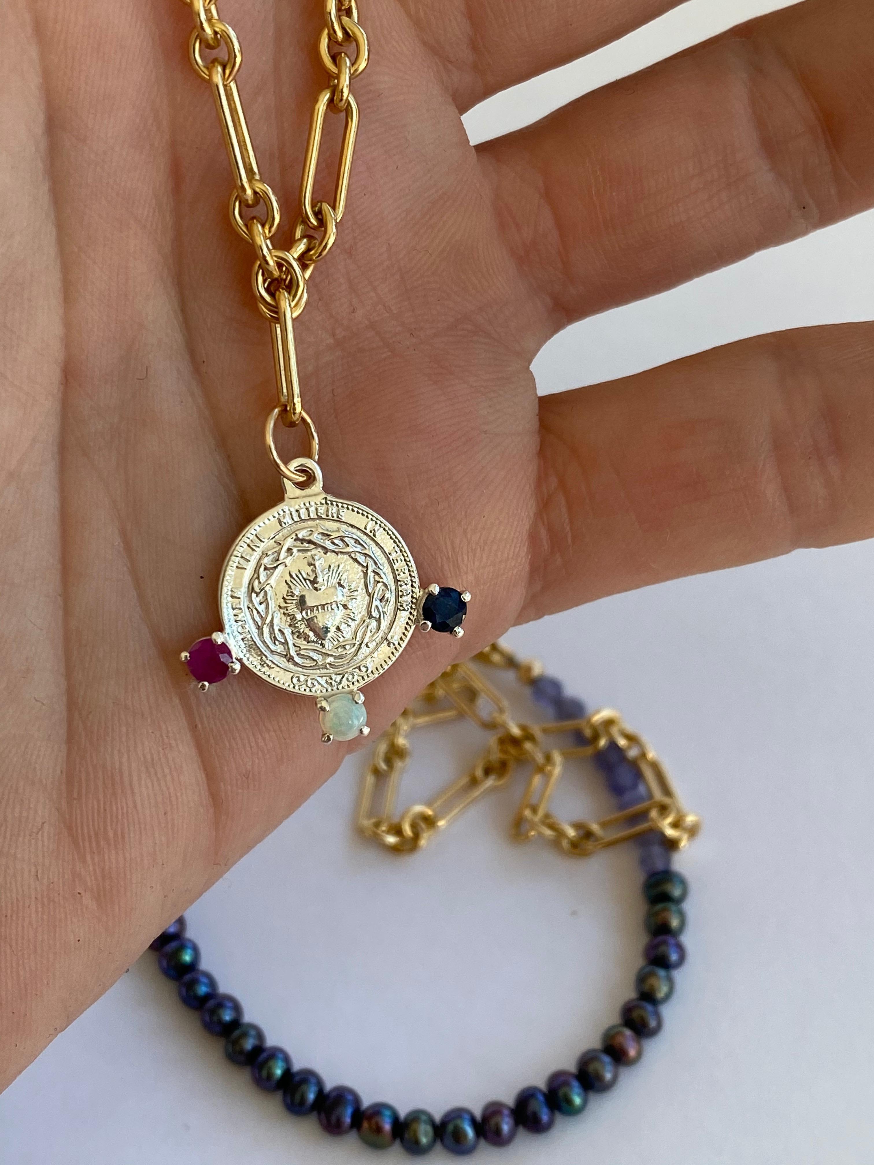 J Dauphin, collier de pièces avec médaille du Sacré-Cœur, perle noire, opale, tourmaline rose en vente 3