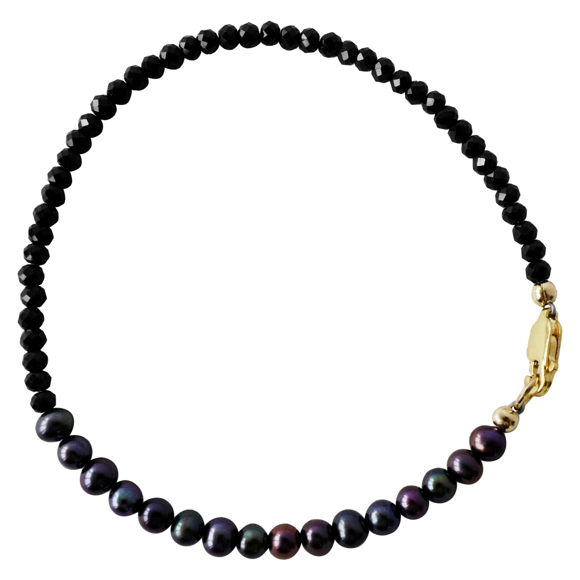 Bracelet en perles noires et perles avec chaîne en spinelle