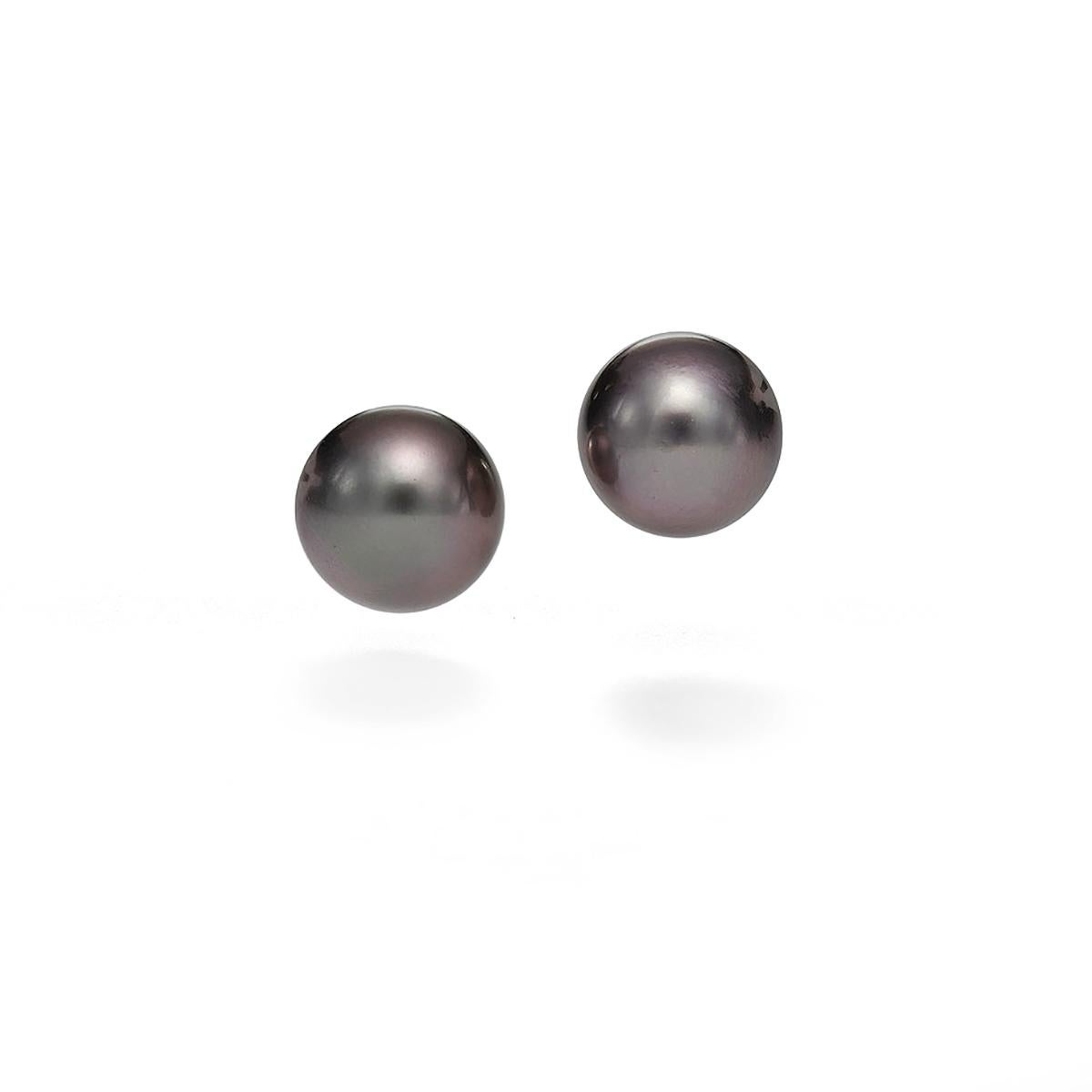 Earrings in 18kt white gold set with two black pearls  14.20 - 14.40mm