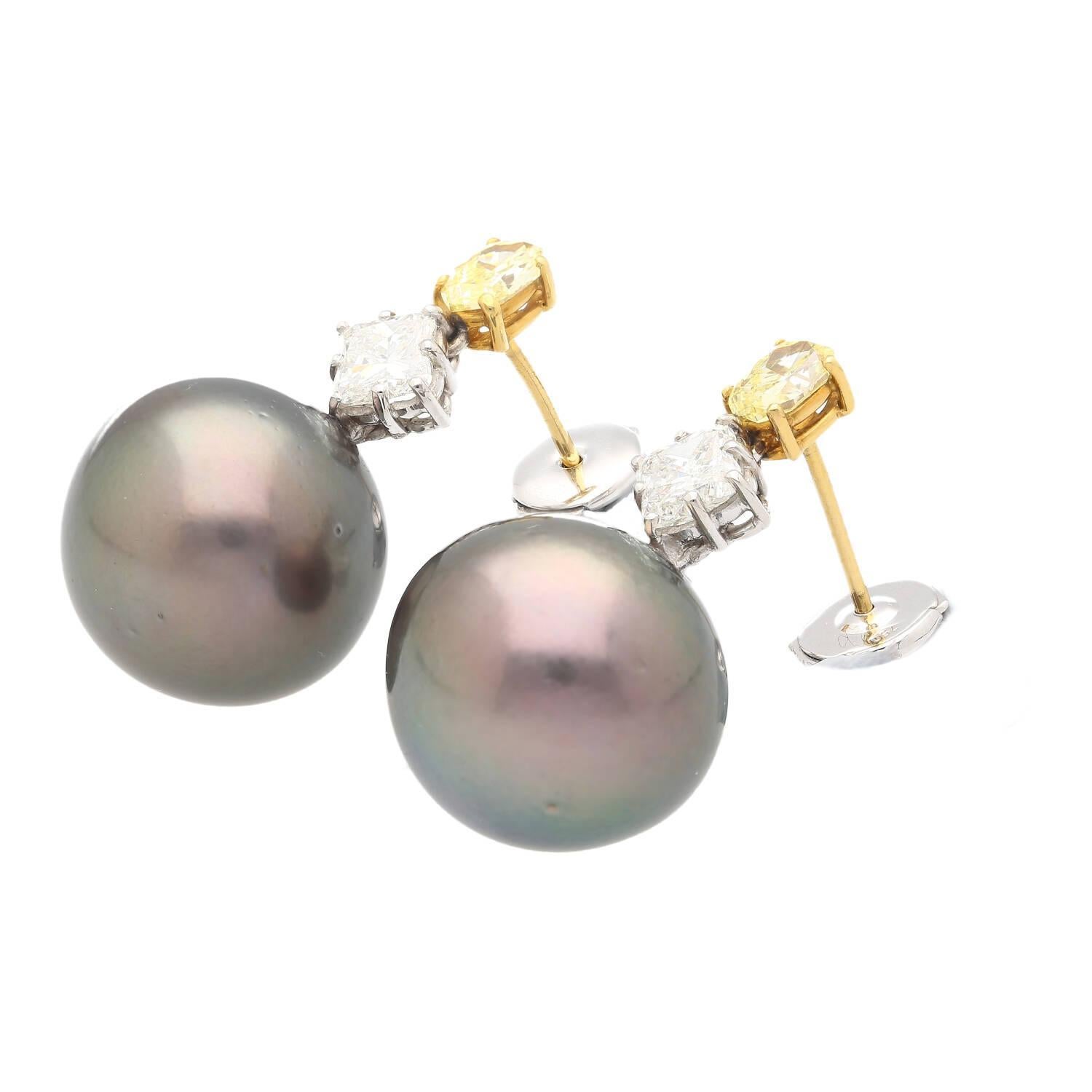 Black Pearl with Fancy Yellow & White Lily Cut Diamond Drop Earrings In Good Condition For Sale In Miami, FL