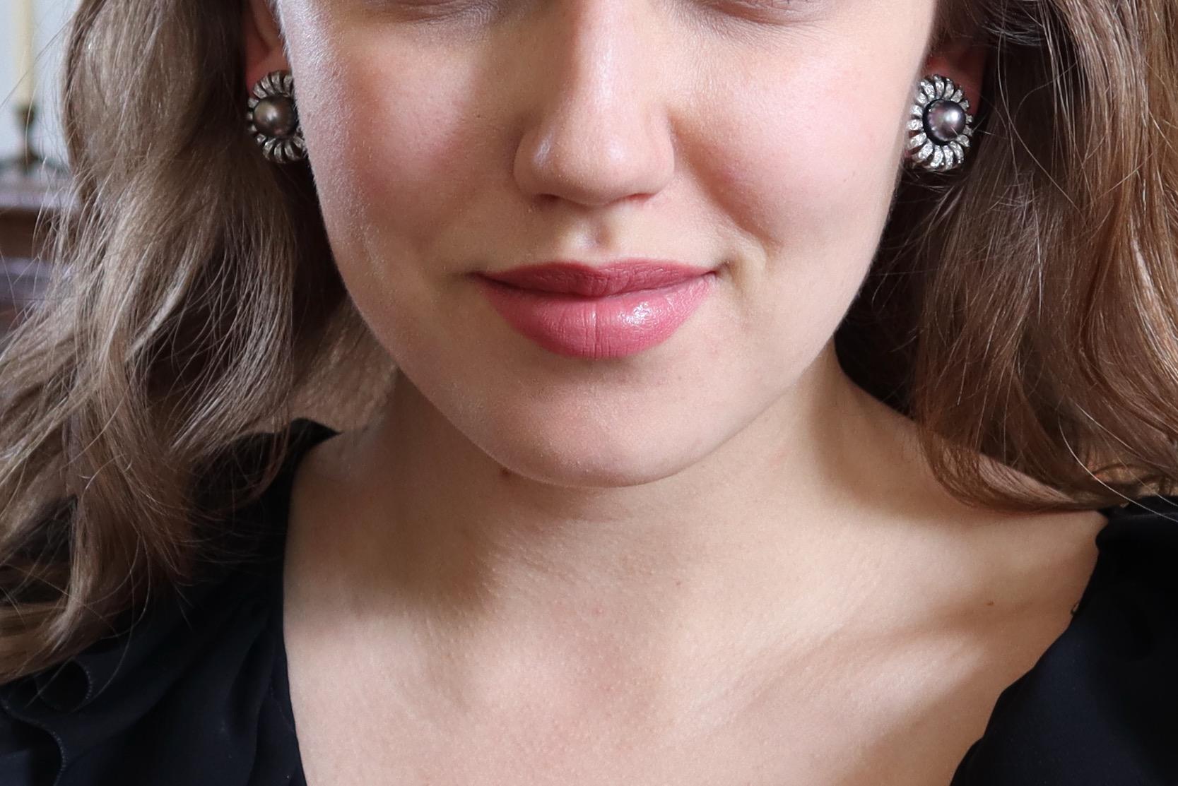 Schwarze Perlen-Ohrringe aus 18 Karat Weißgold und Diamanten im Angebot 6