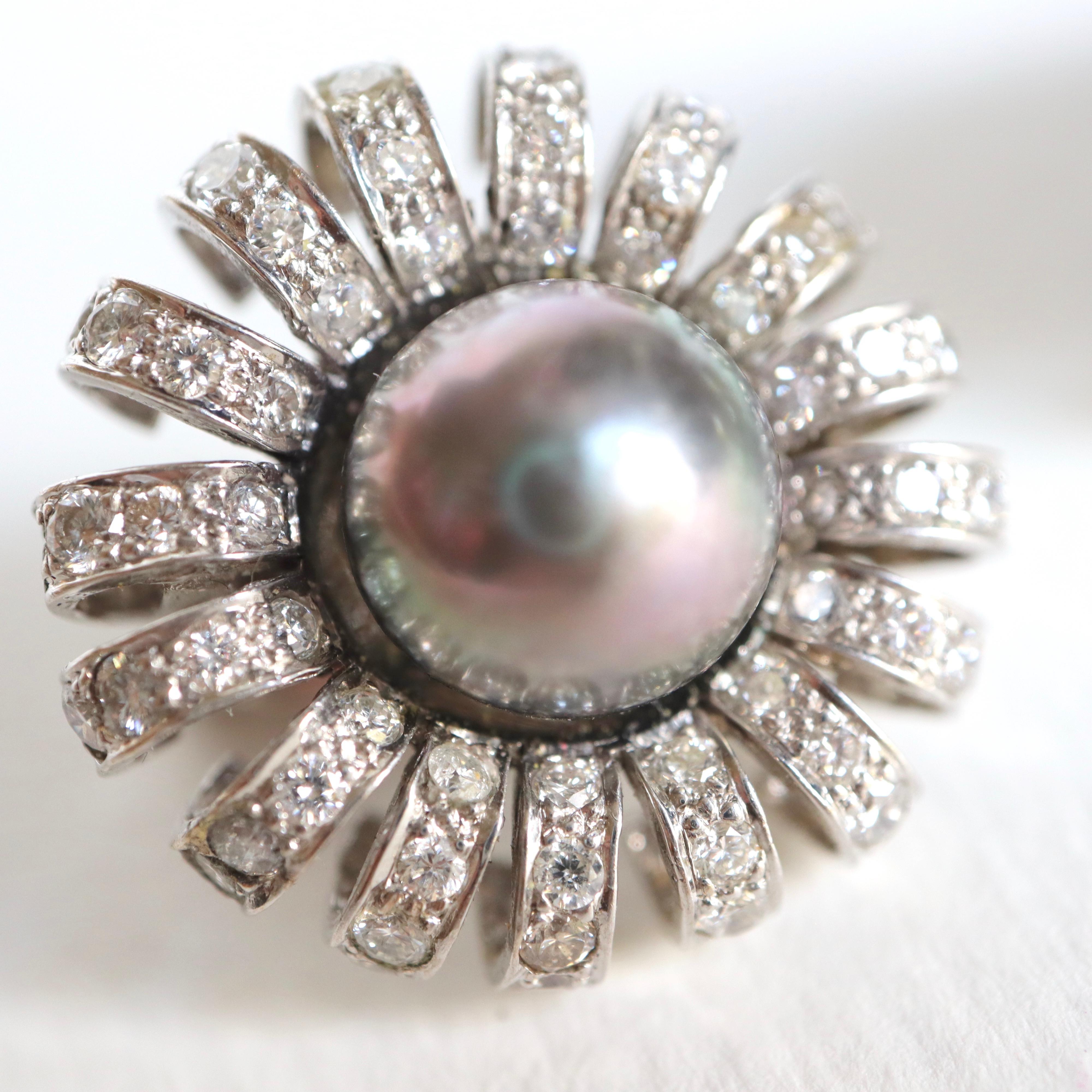 Schwarze Perlen-Ohrringe aus 18 Karat Weißgold und Diamanten im Angebot 1