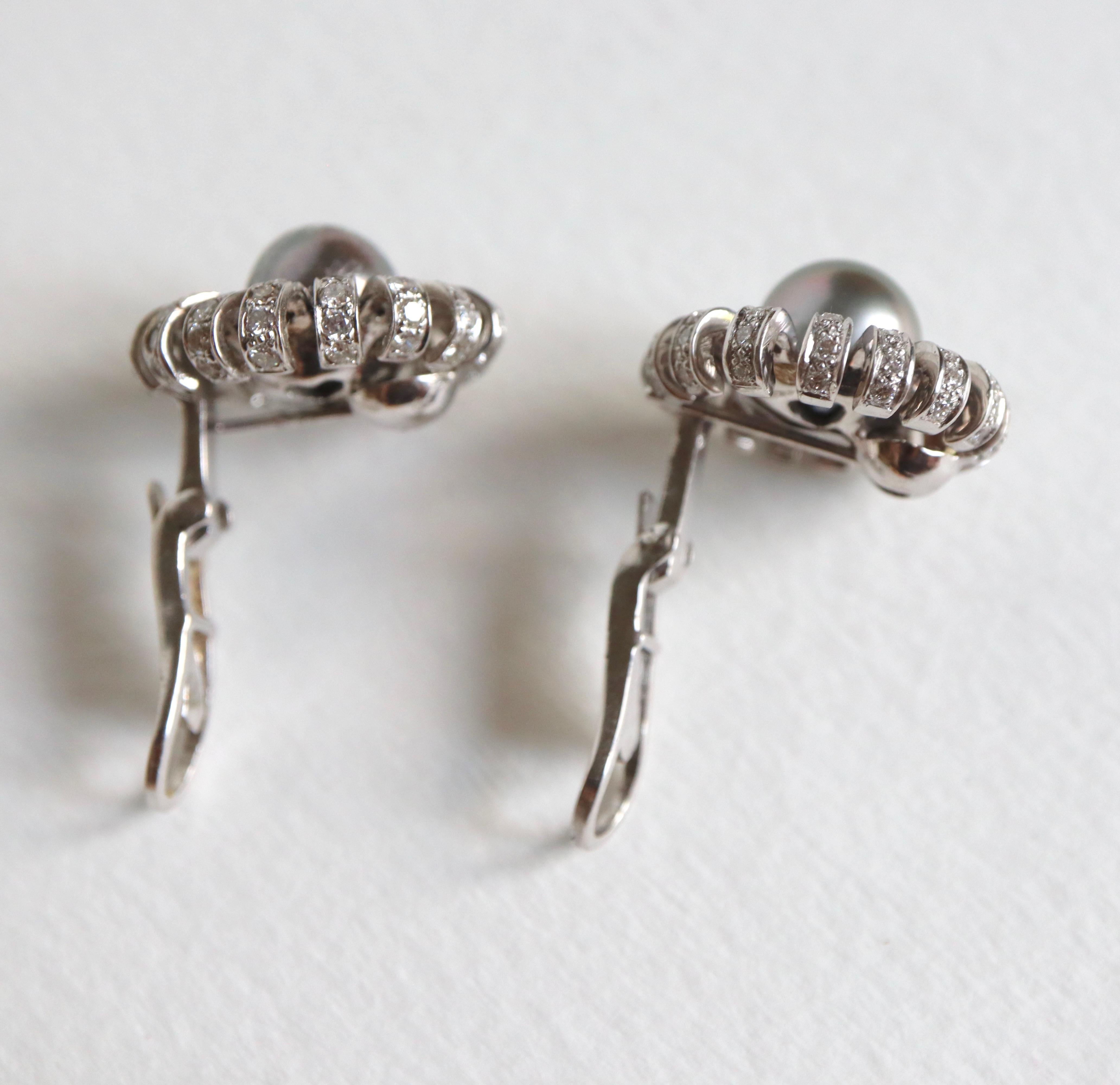 Black Pearls Earrings in 18 Carats White Gold and Diamonds For Sale 3
