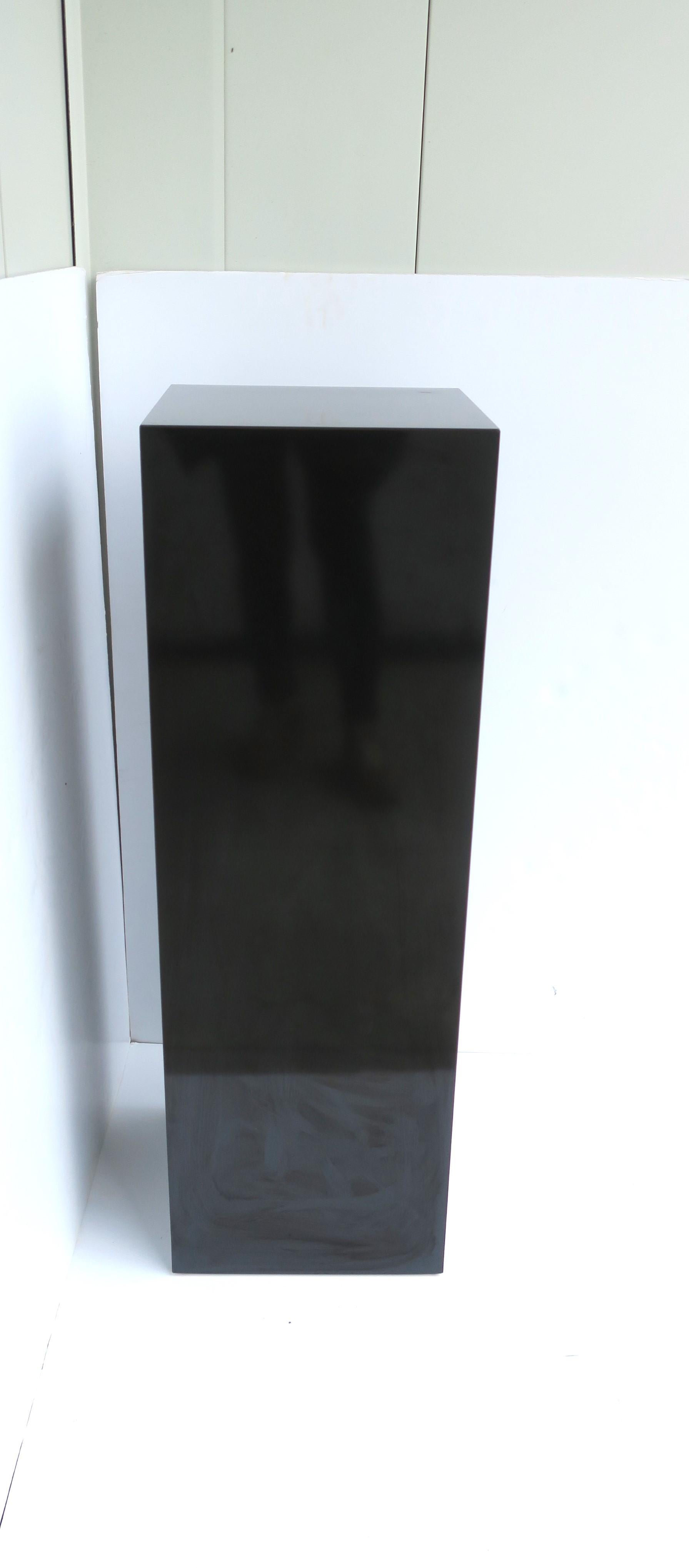 Black Pedestal Column in the Modern Style, circa 1970s For Sale 2