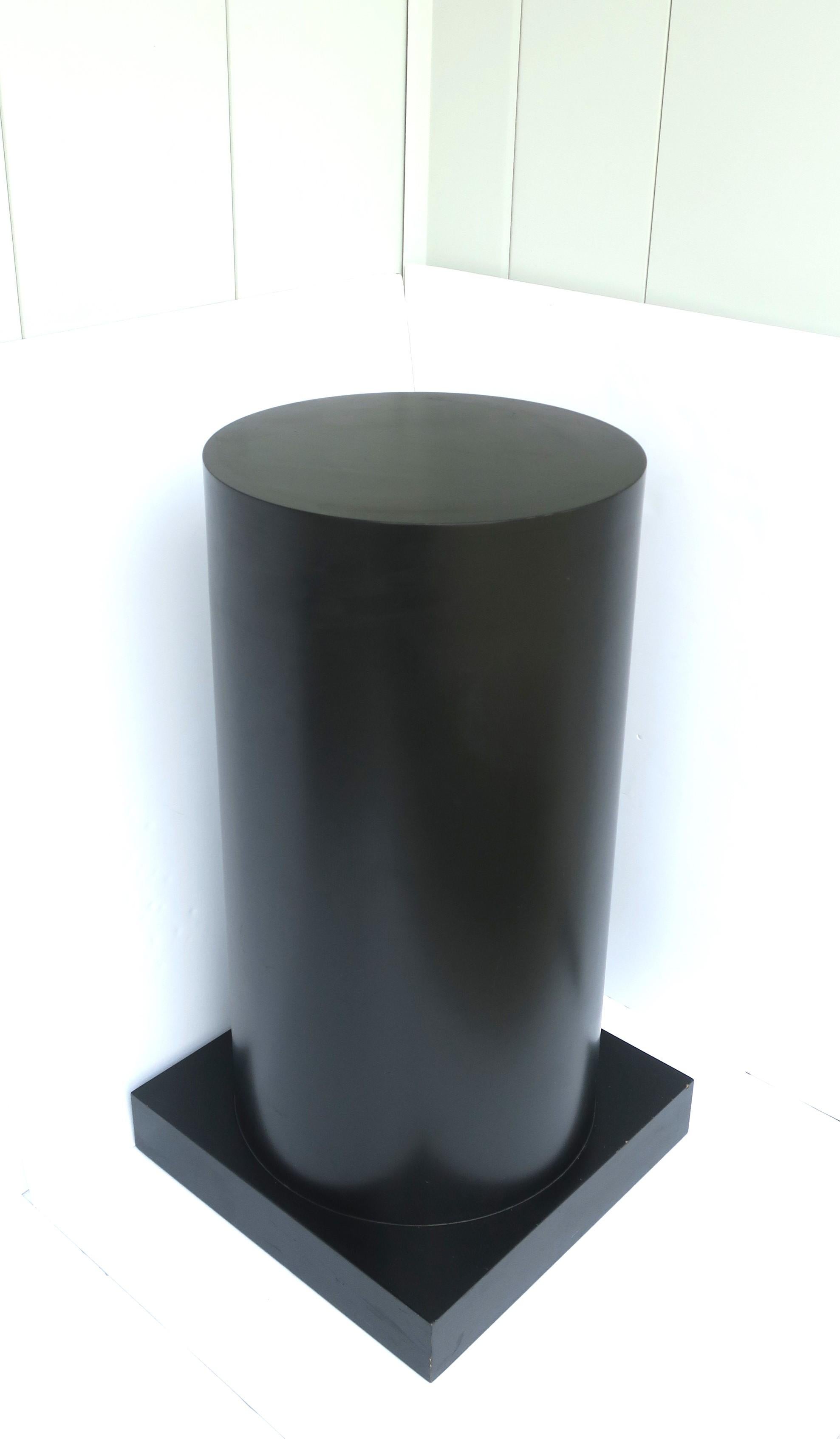 Post-Modern Black Pedestal Column Pillar Stand Modern Style Postmodern Period For Sale