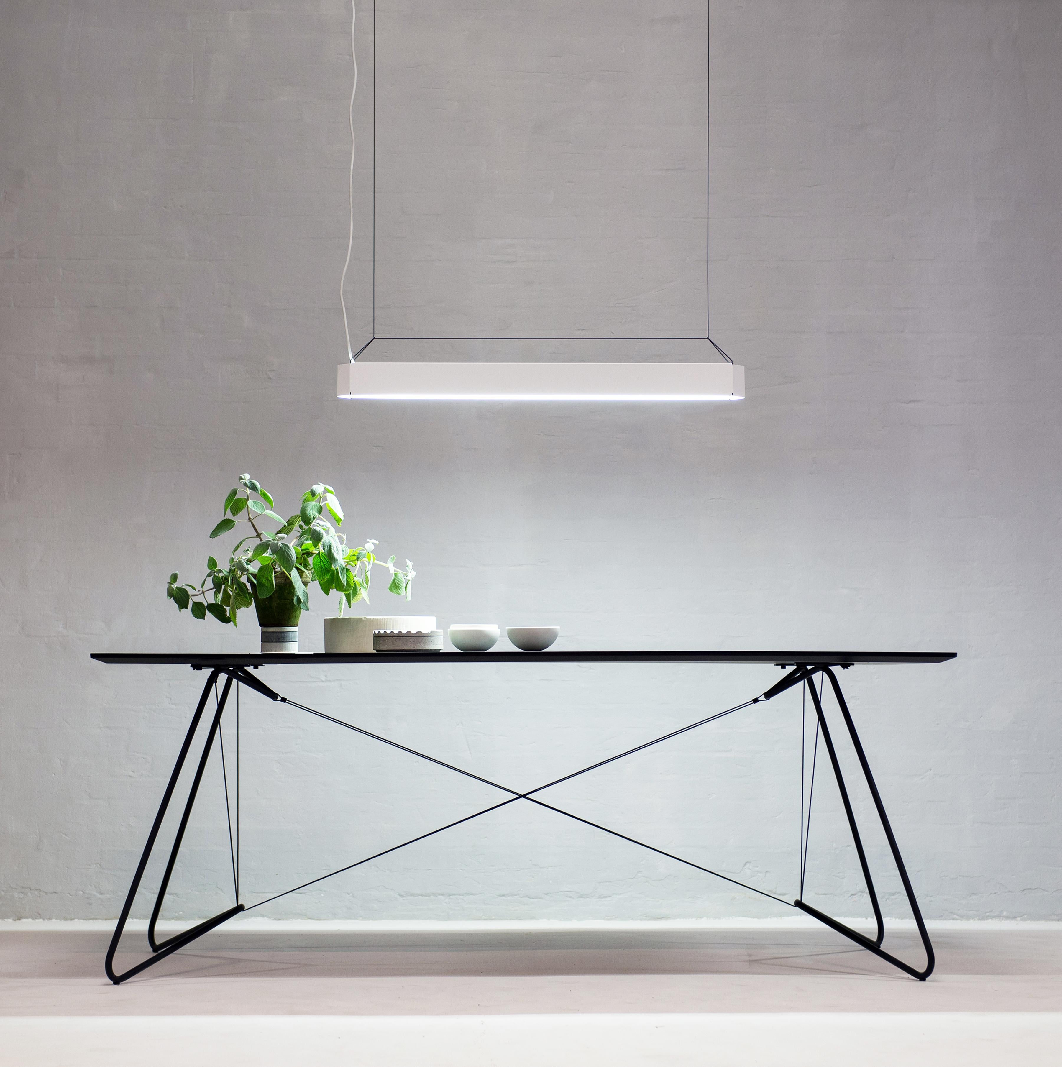 Lampada a sospensione a forma di penna nera di Design/One In condizioni Nuovo in vendita a Geneve, CH