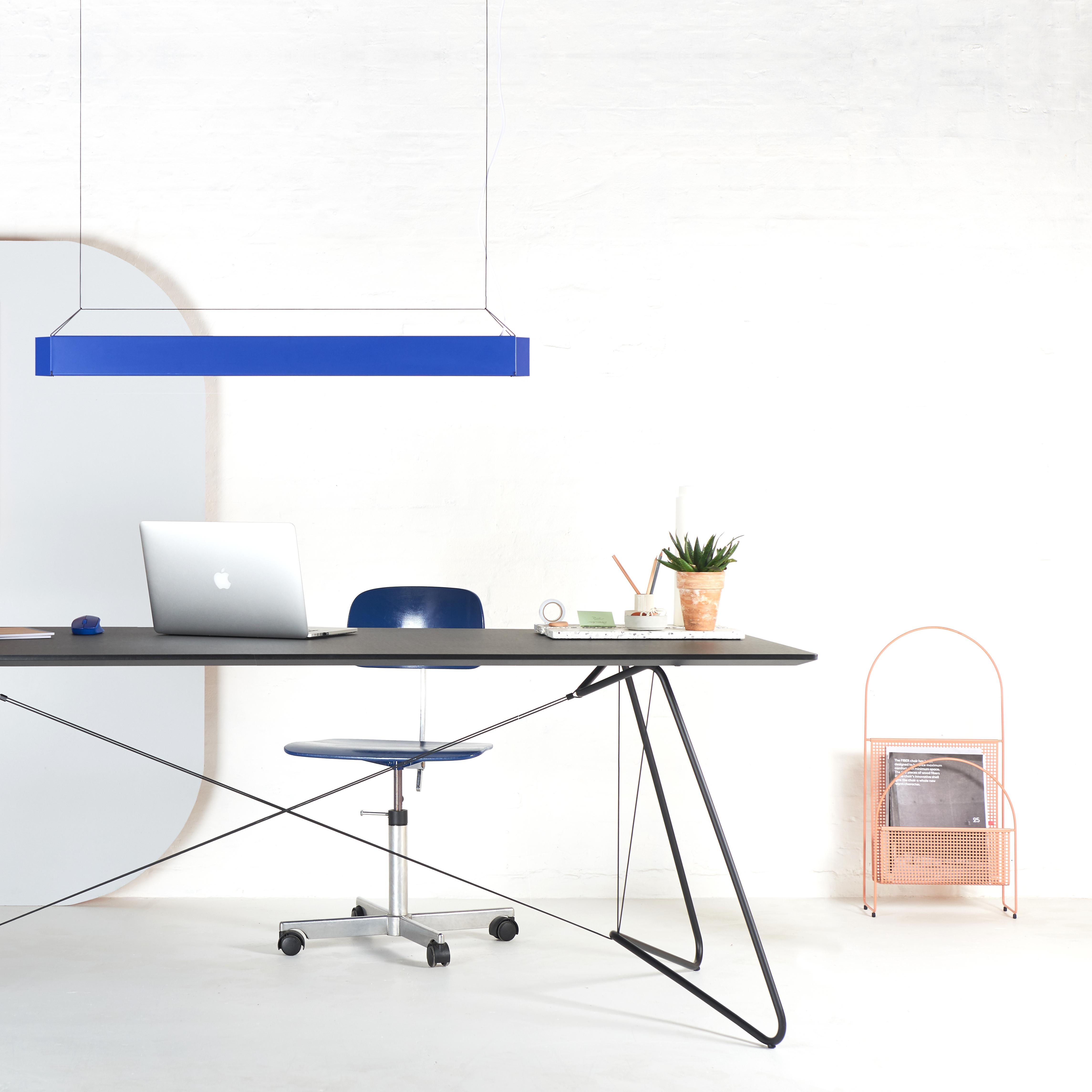 XXI secolo e contemporaneo Lampada a sospensione a forma di penna nera di Design/One in vendita