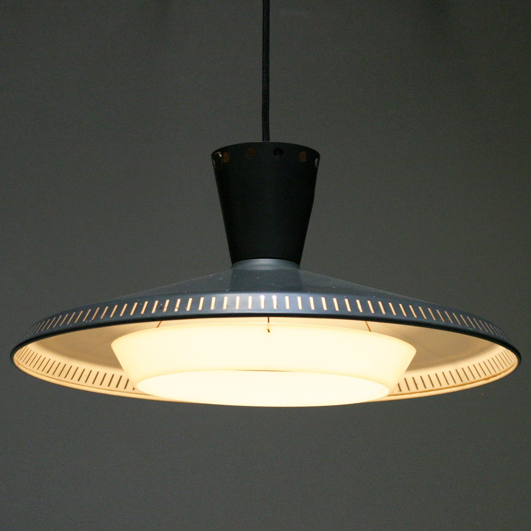 Black Pendant by Louis Kalff for Philips, Dutch 1950’s In Good Condition In JM Haarlem, NL