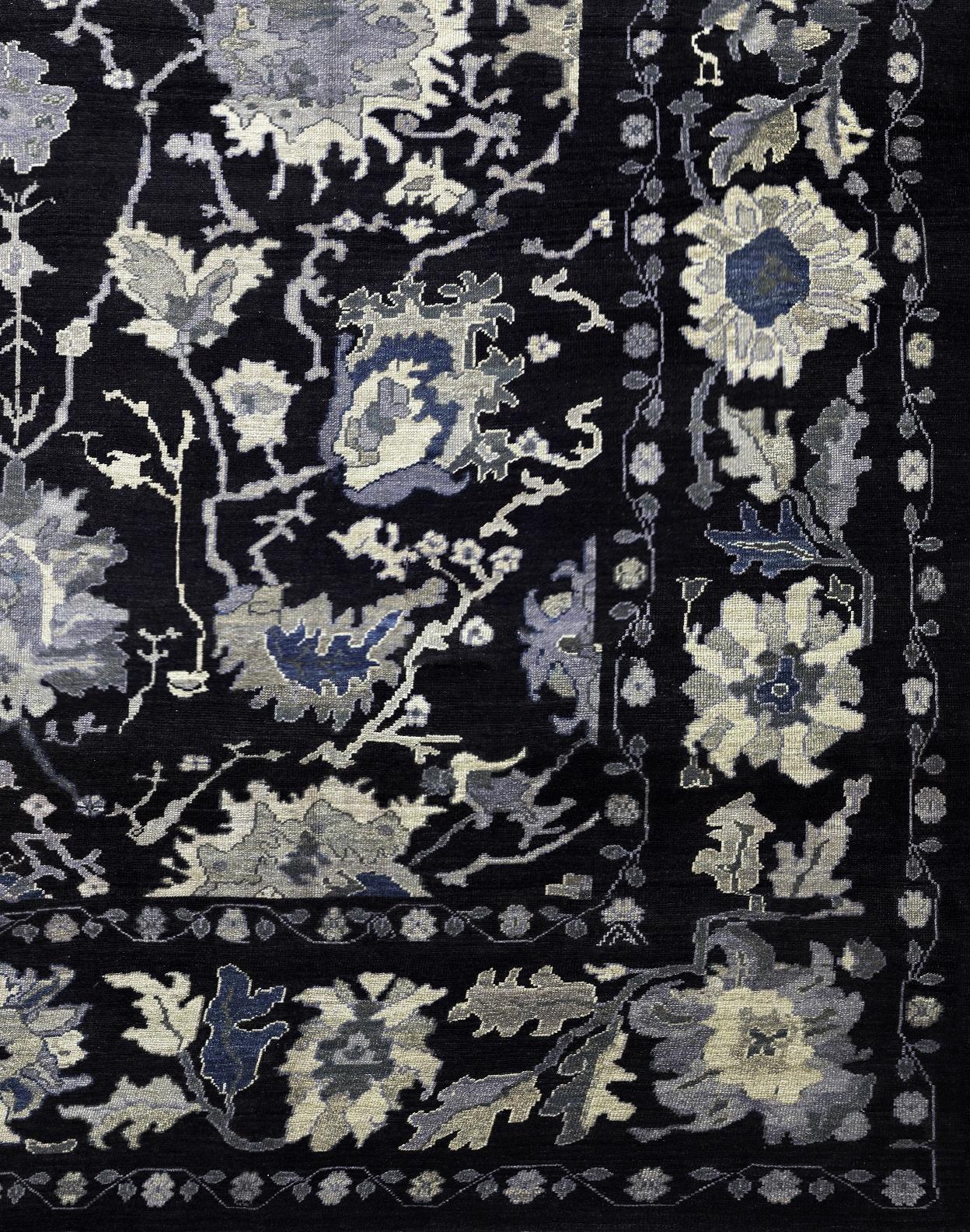 Schwarz Persische Wolle Hand geknüpft Teppich 11 ft x 14 ft, Midnight Floral Elegance im Zustand „Hervorragend“ im Angebot in Dallas, TX