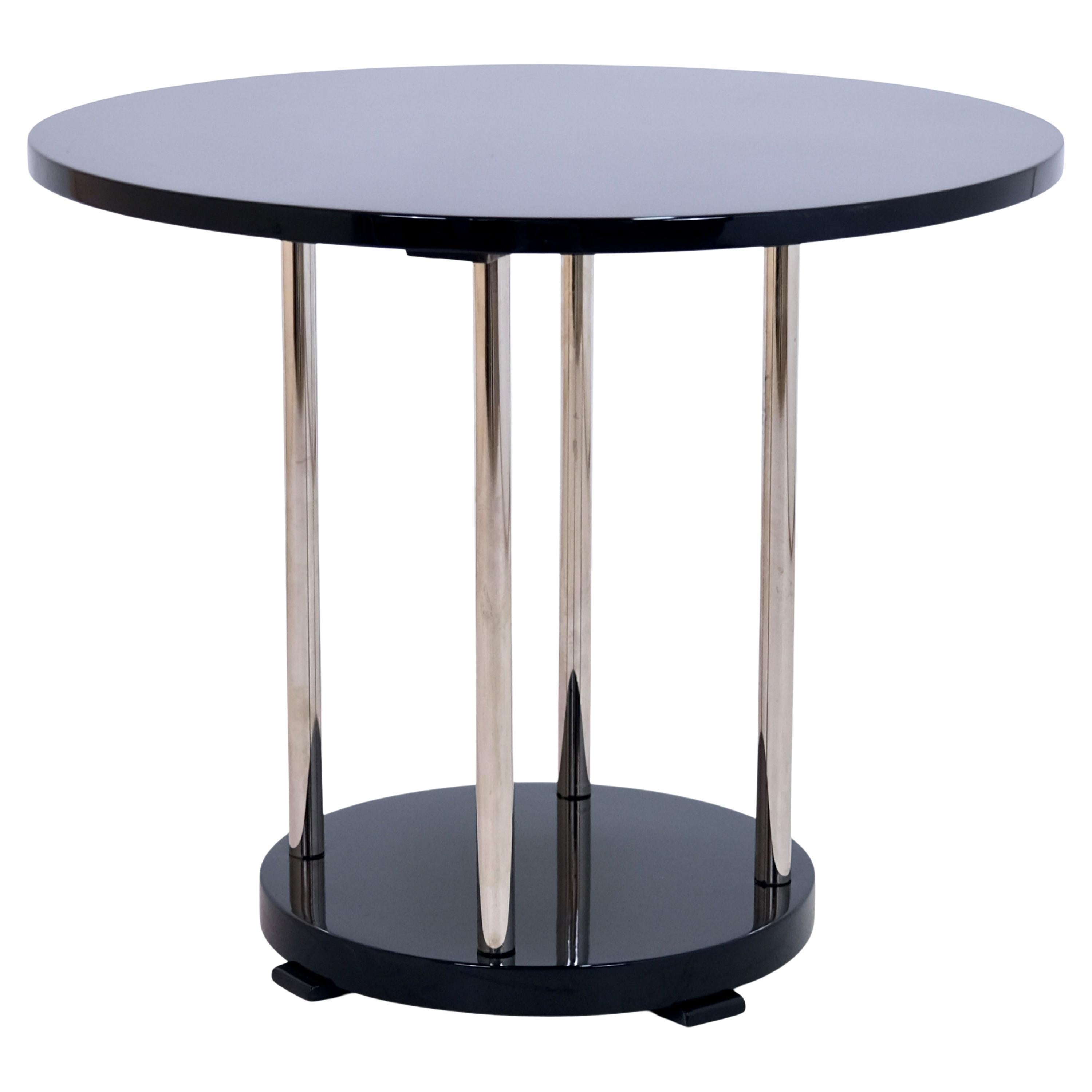 Table d'appoint en laque de piano noire de style Art déco français avec tubes chromés