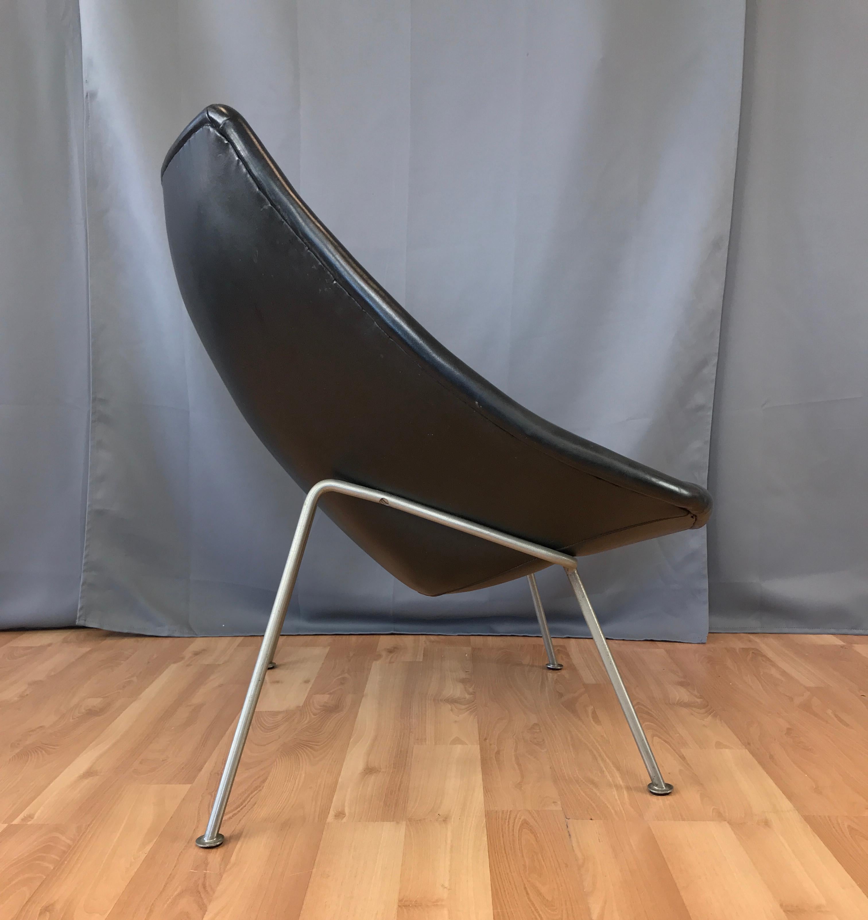 Mid-20th Century Pierre Paulin for Artifort F156 Oyster Chair in Black Leather, Early 1960s