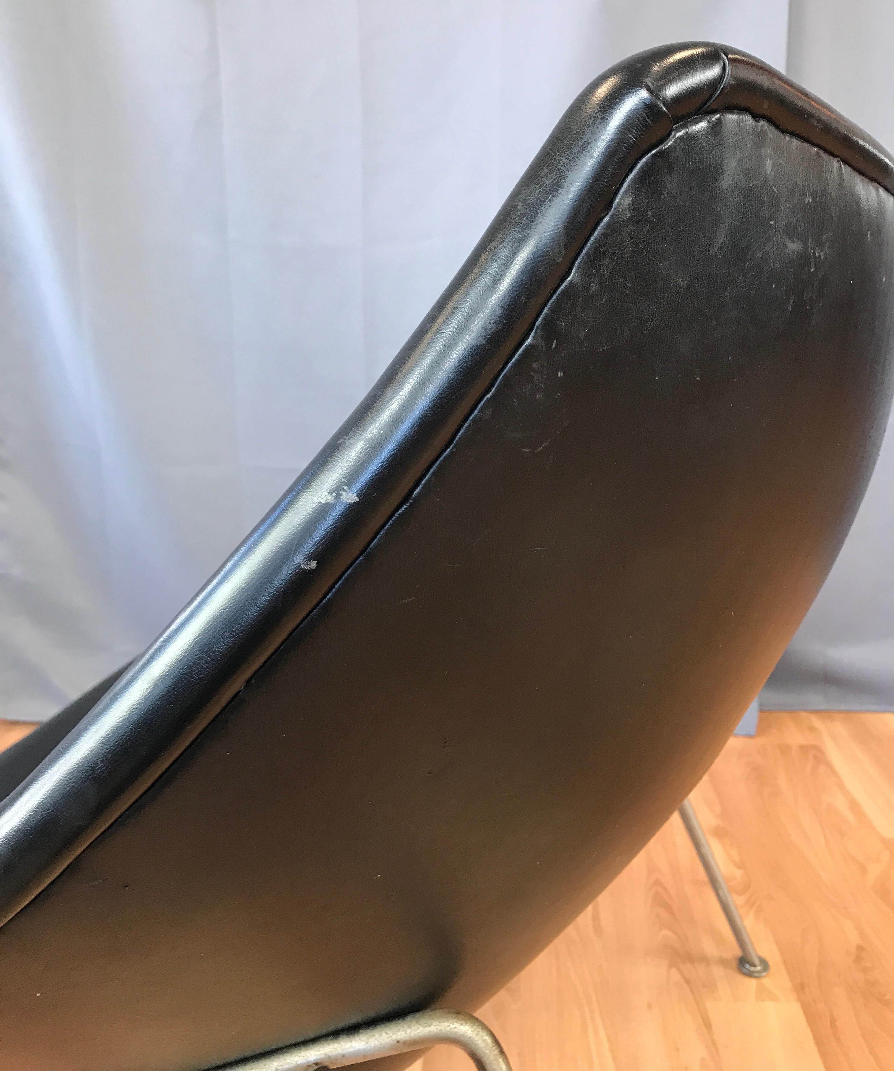 Pierre Paulin for Artifort F156 Oyster Chair in Black Leather, Early 1960s 1