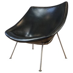 Pierre Paulin pour Artifort F156 Oyster Chair en Cuir Noir:: Début des années 1960