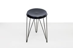 Tabouret Pilastro noir de Tjerk Reijenga