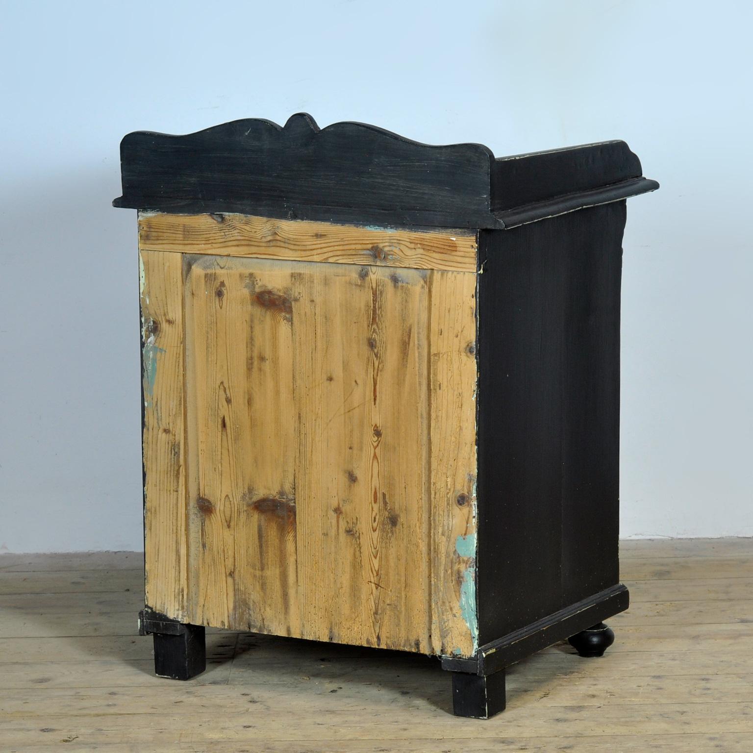 Black Pine cabinet, circa 1900 in vendita 5