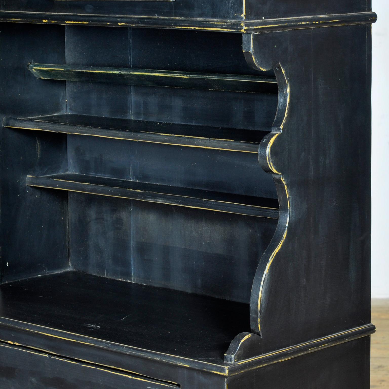 Armadio in pino nero, circa 1900 in vendita 1