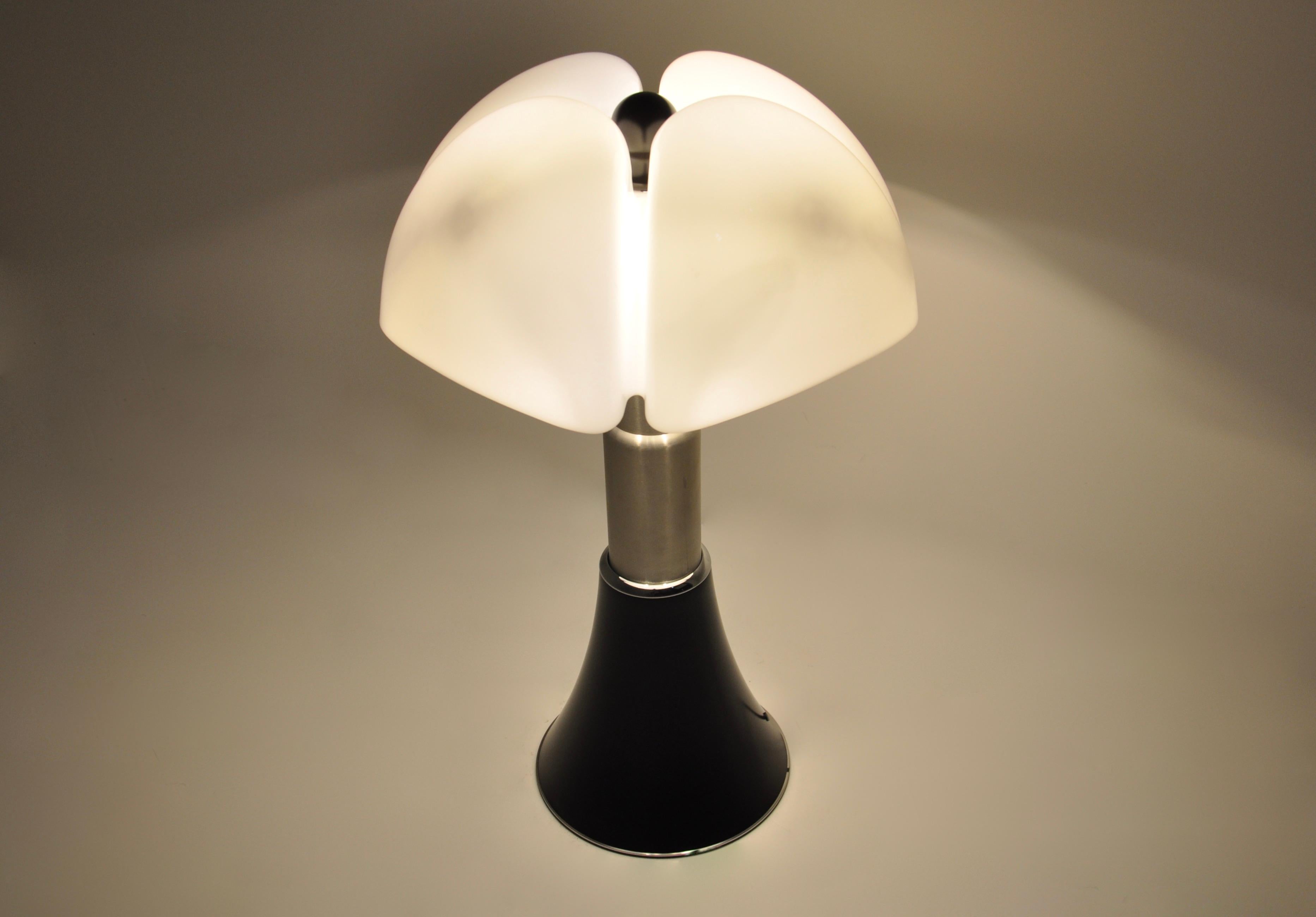 Black Pipistrello Table Lamp by Gae Aulenti for Martinelli Luce, 1960s 3