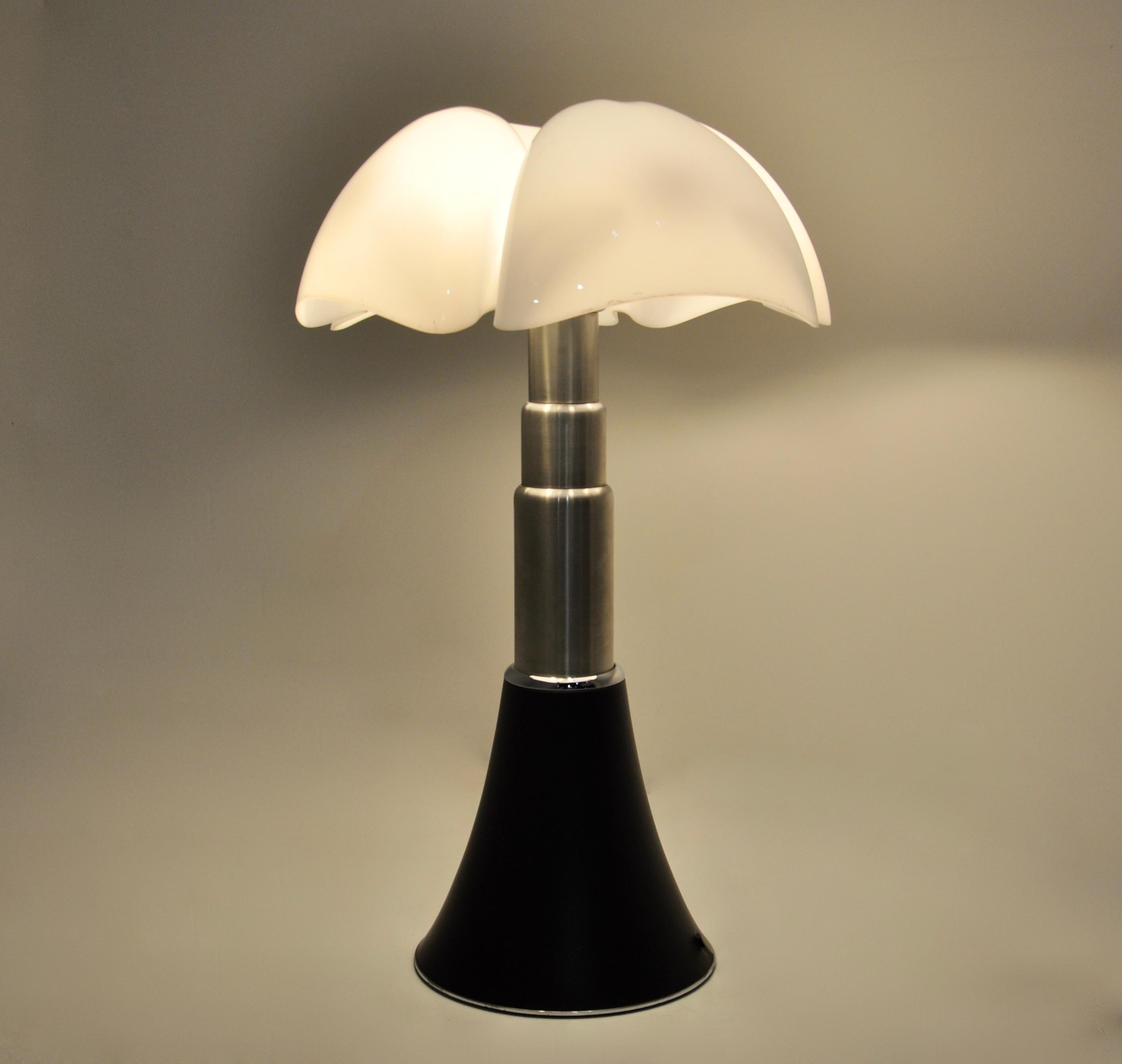 Black Pipistrello Table Lamp by Gae Aulenti for Martinelli Luce, 1960s 3