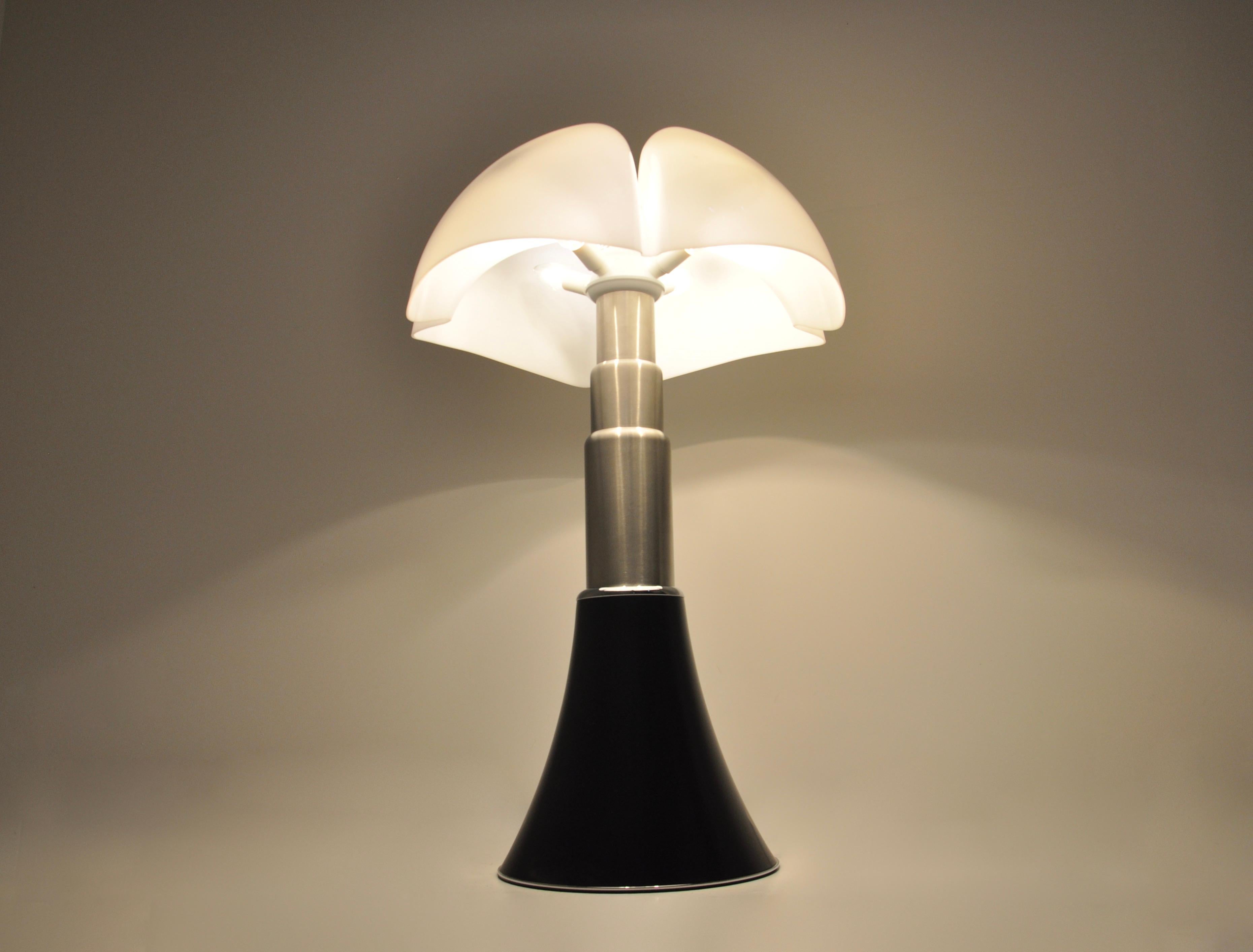 Black Pipistrello Table Lamp by Gae Aulenti for Martinelli Luce, 1960s 5