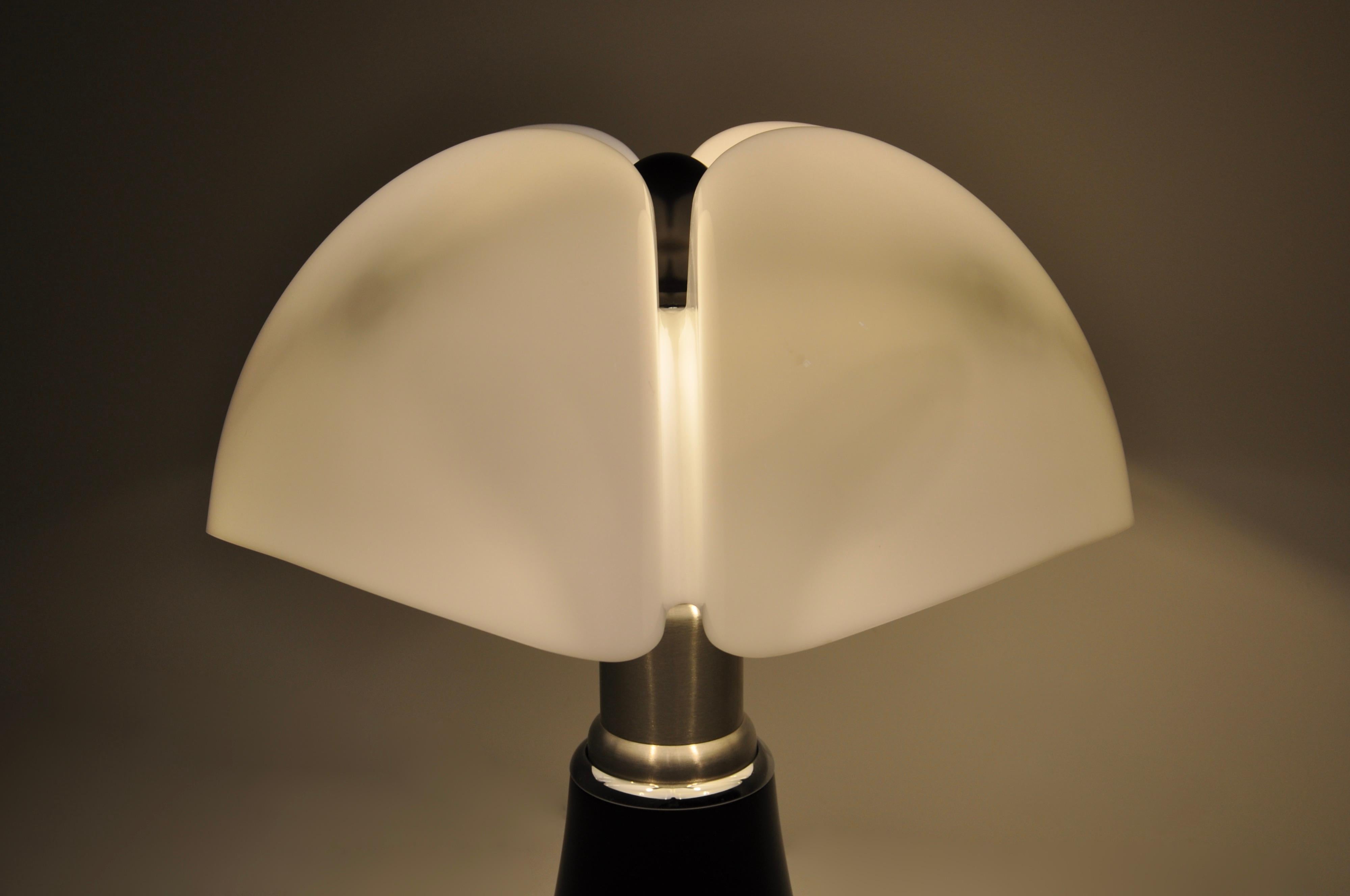Black Pipistrello Table Lamp by Gae Aulenti for Martinelli Luce, 1960s 9