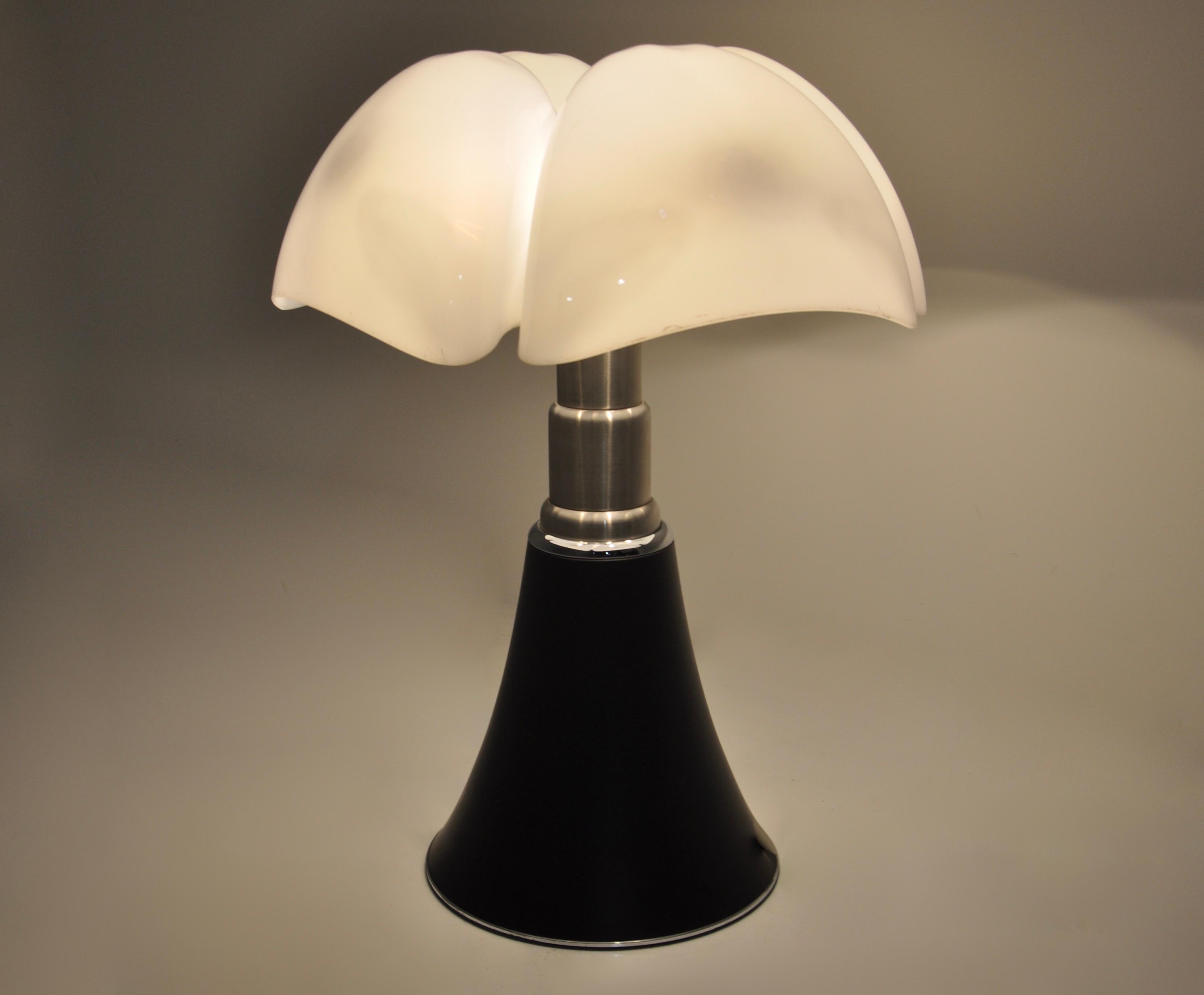 Black lamp in metal and plastic by Gae Aulenti. Adjustable in height min: 70cm max: 90cm 
Stamped under the lamp.
Wear due to time and age of the lamp.