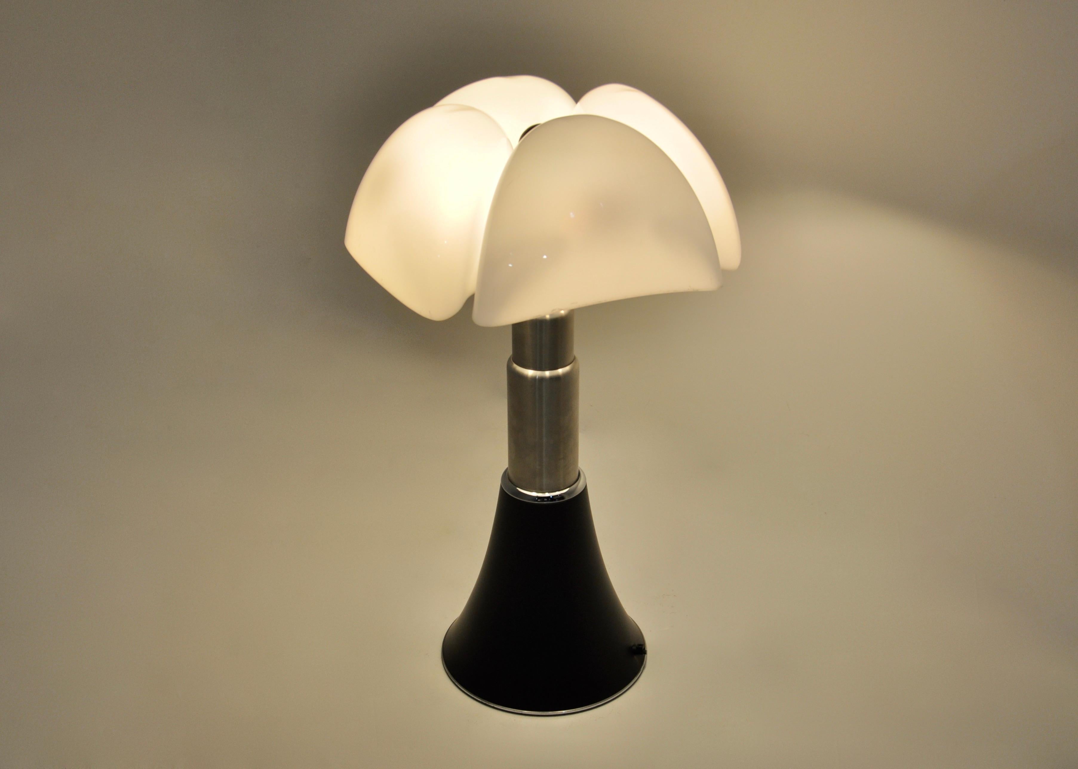Black Pipistrello Table Lamp by Gae Aulenti for Martinelli Luce, 1960s 1