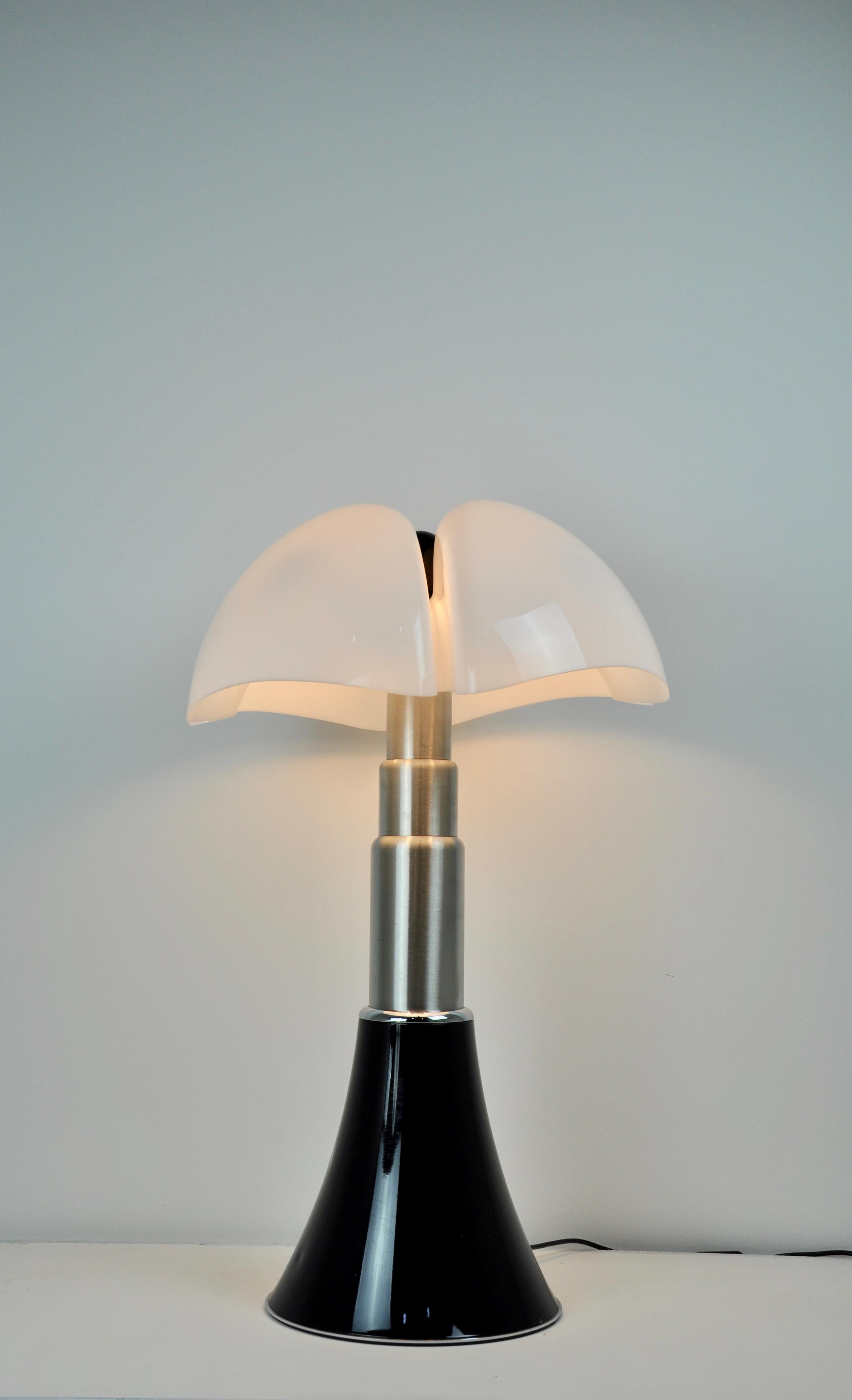 Black Pipistrello Table Lamp by Gae Aulenti for Martinelli Luce 3
