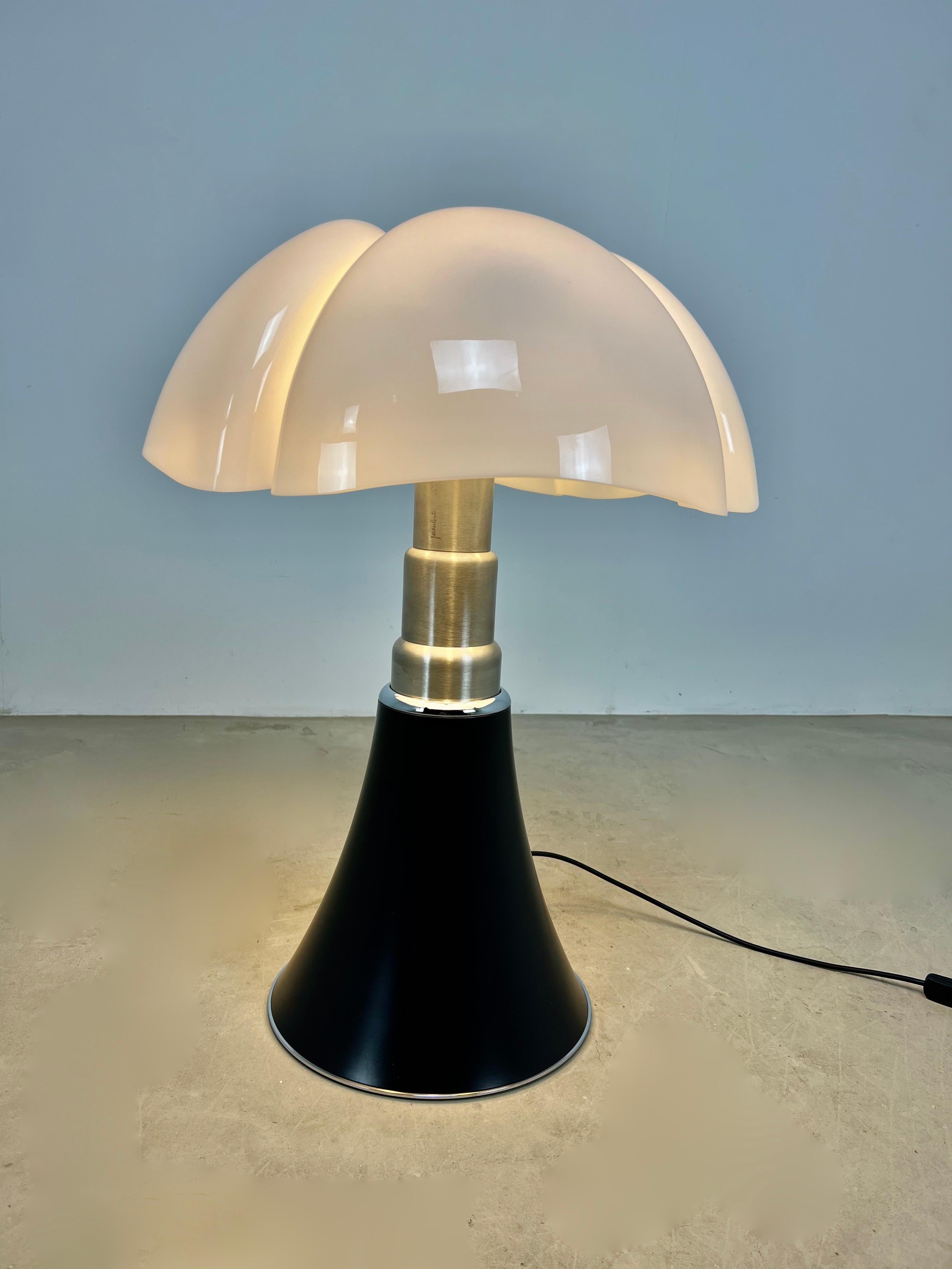 Black Pipistrello Table Lamp by Gae Aulenti for Martinelli Luce 3