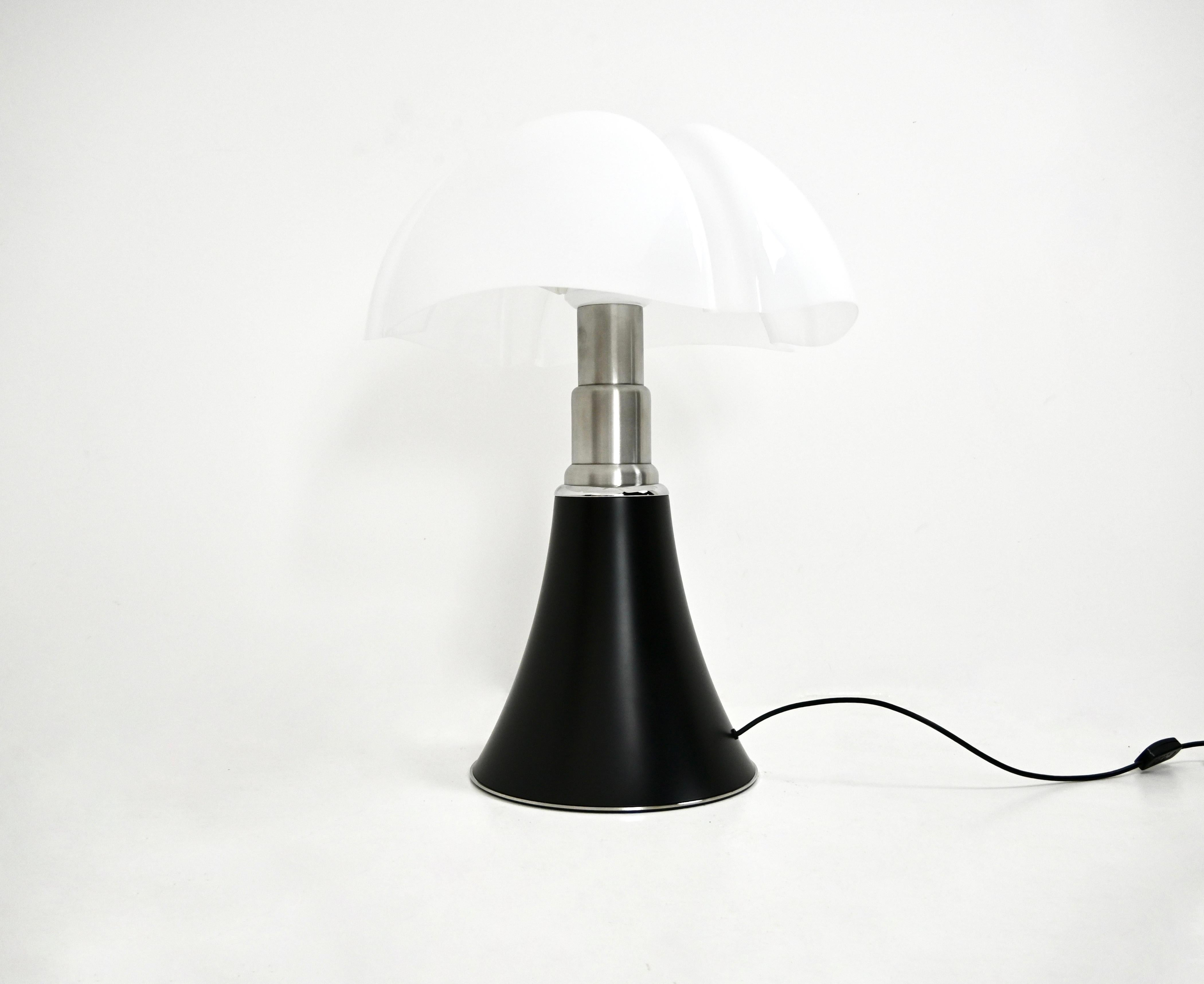Black Pipistrello Table Lamp by Gae Aulenti for Martinelli Luce For Sale 3