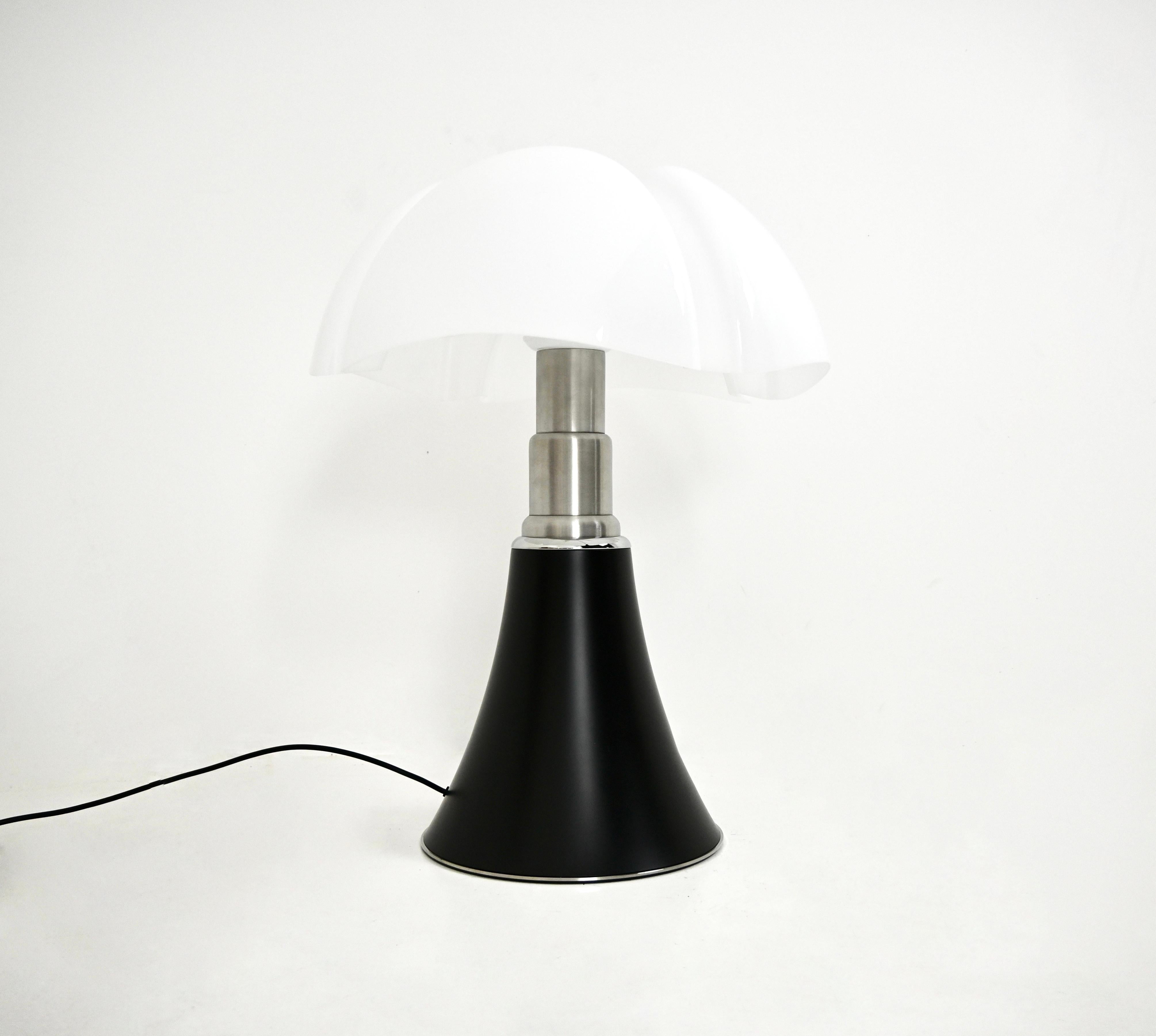 Black Pipistrello Table Lamp by Gae Aulenti for Martinelli Luce For Sale 4