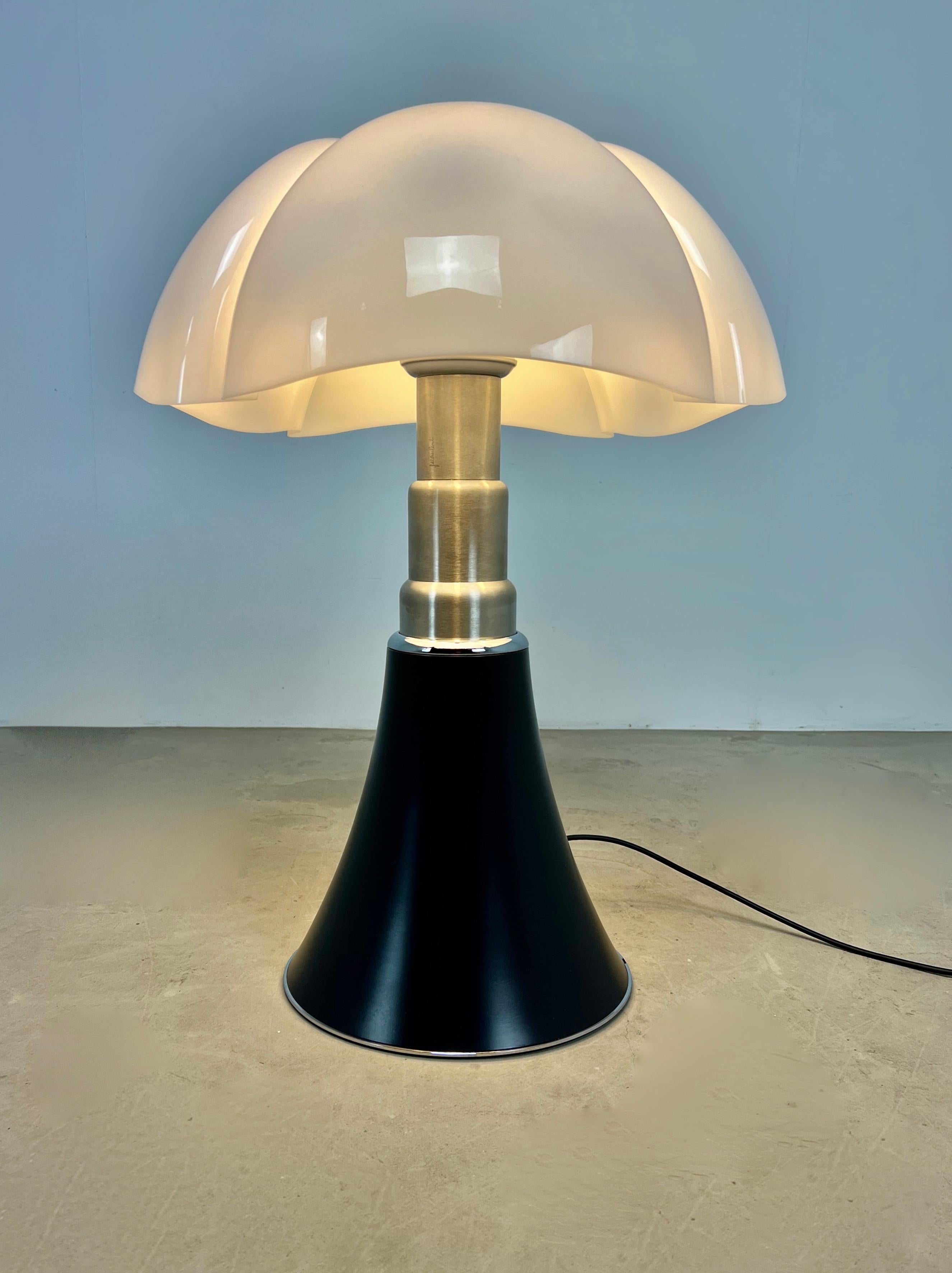 Black Pipistrello Table Lamp by Gae Aulenti for Martinelli Luce 5