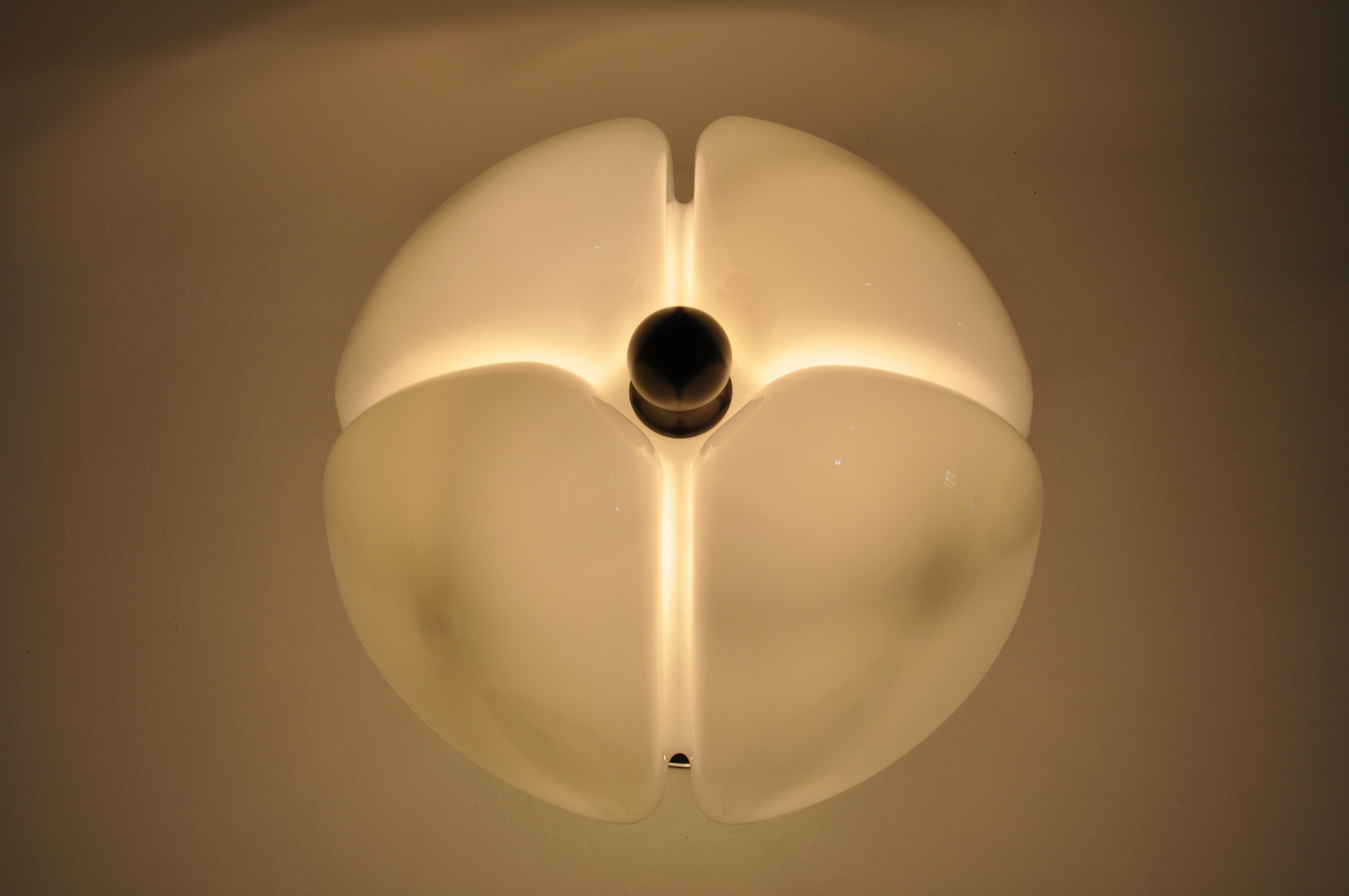 Lampe de table Pipistrello noire de Gae Aulenti pour Martinelli Luce en vente 6