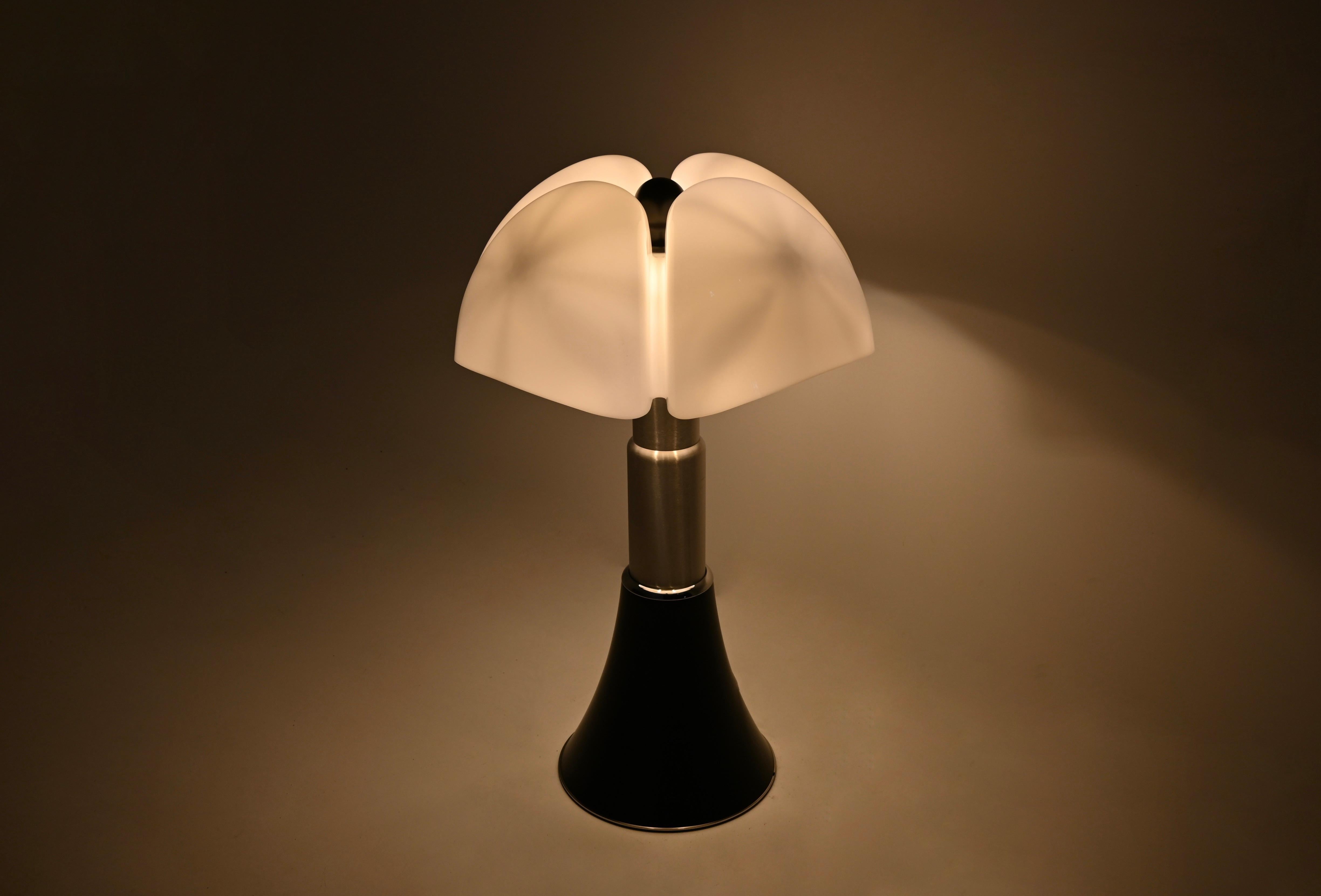 Black Pipistrello Table Lamp by Gae Aulenti for Martinelli Luce For Sale 7