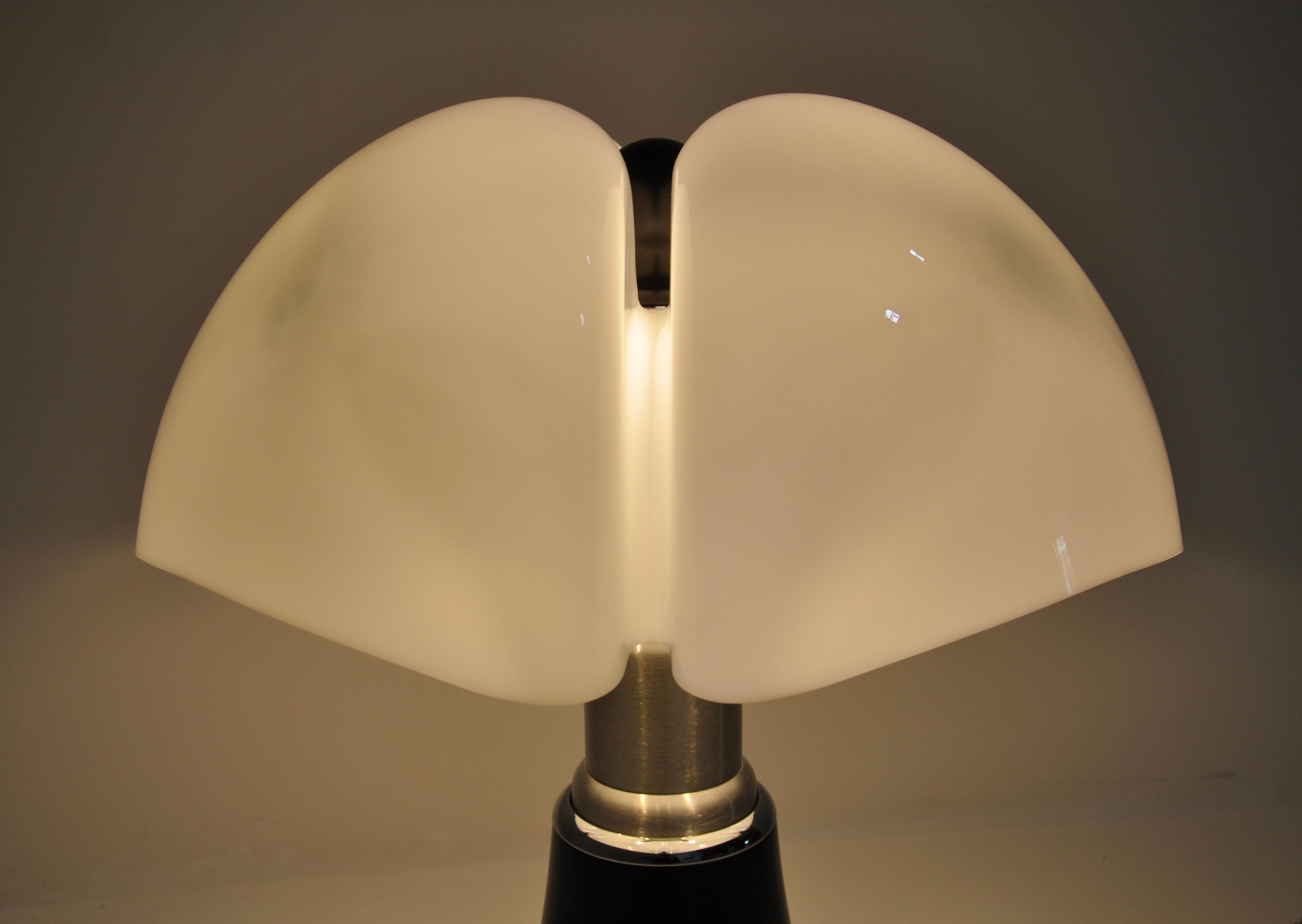 Black Pipistrello Table Lamp by Gae Aulenti for Martinelli Luce For Sale 8