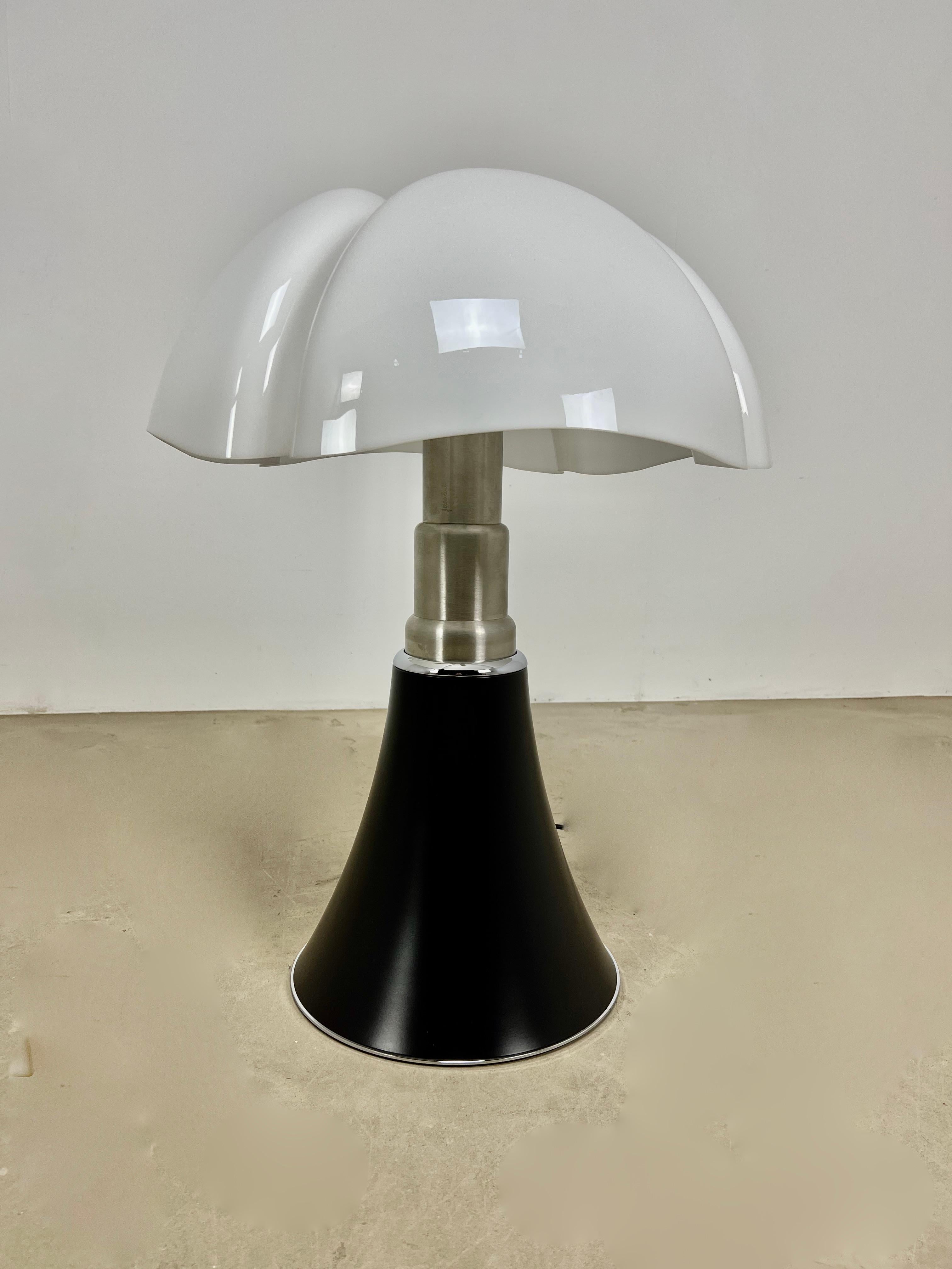 Mid-Century Modern Black Pipistrello Table Lamp by Gae Aulenti for Martinelli Luce