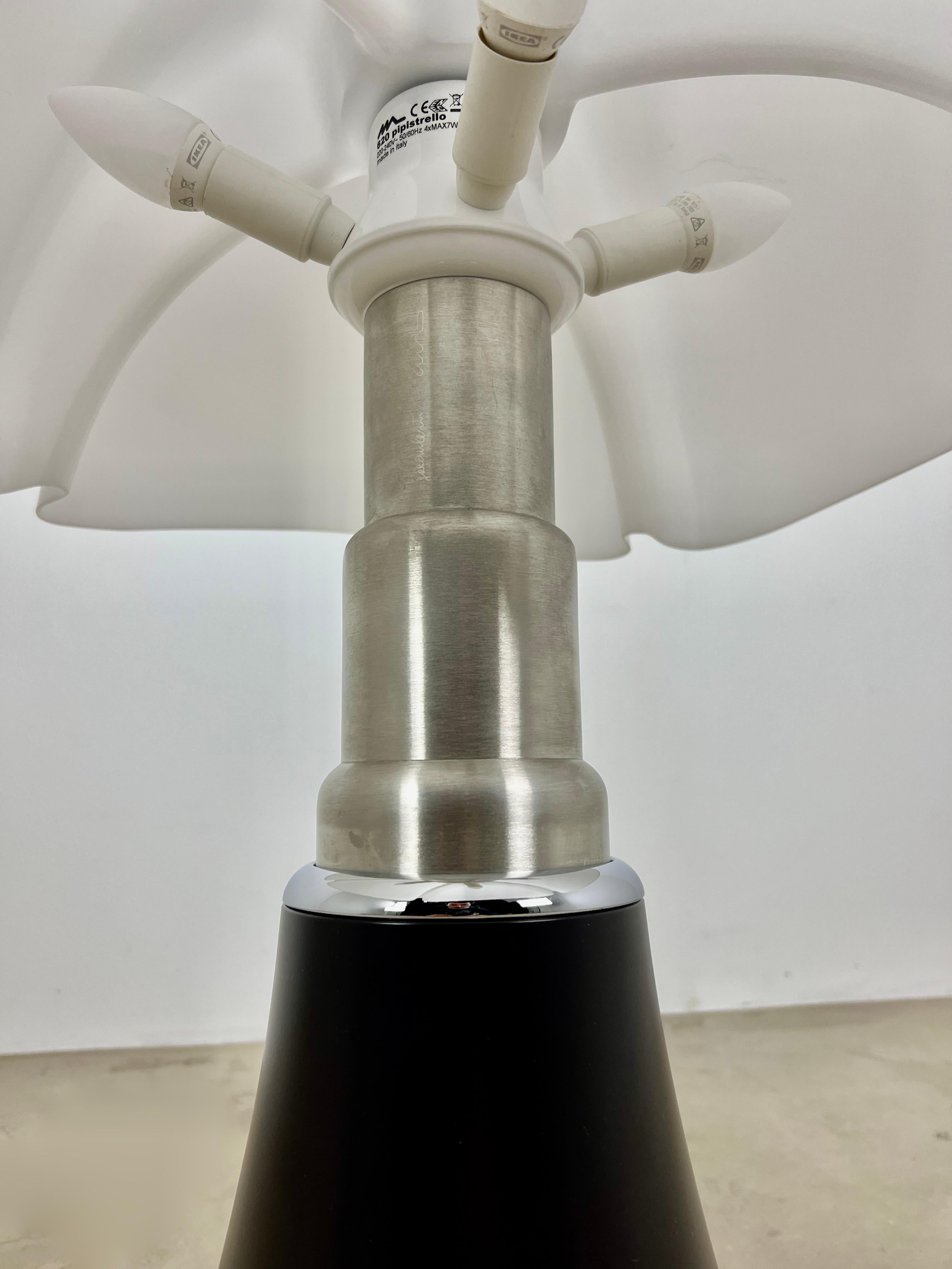 Black Pipistrello Table Lamp by Gae Aulenti for Martinelli Luce In Good Condition In bruxelles, BE
