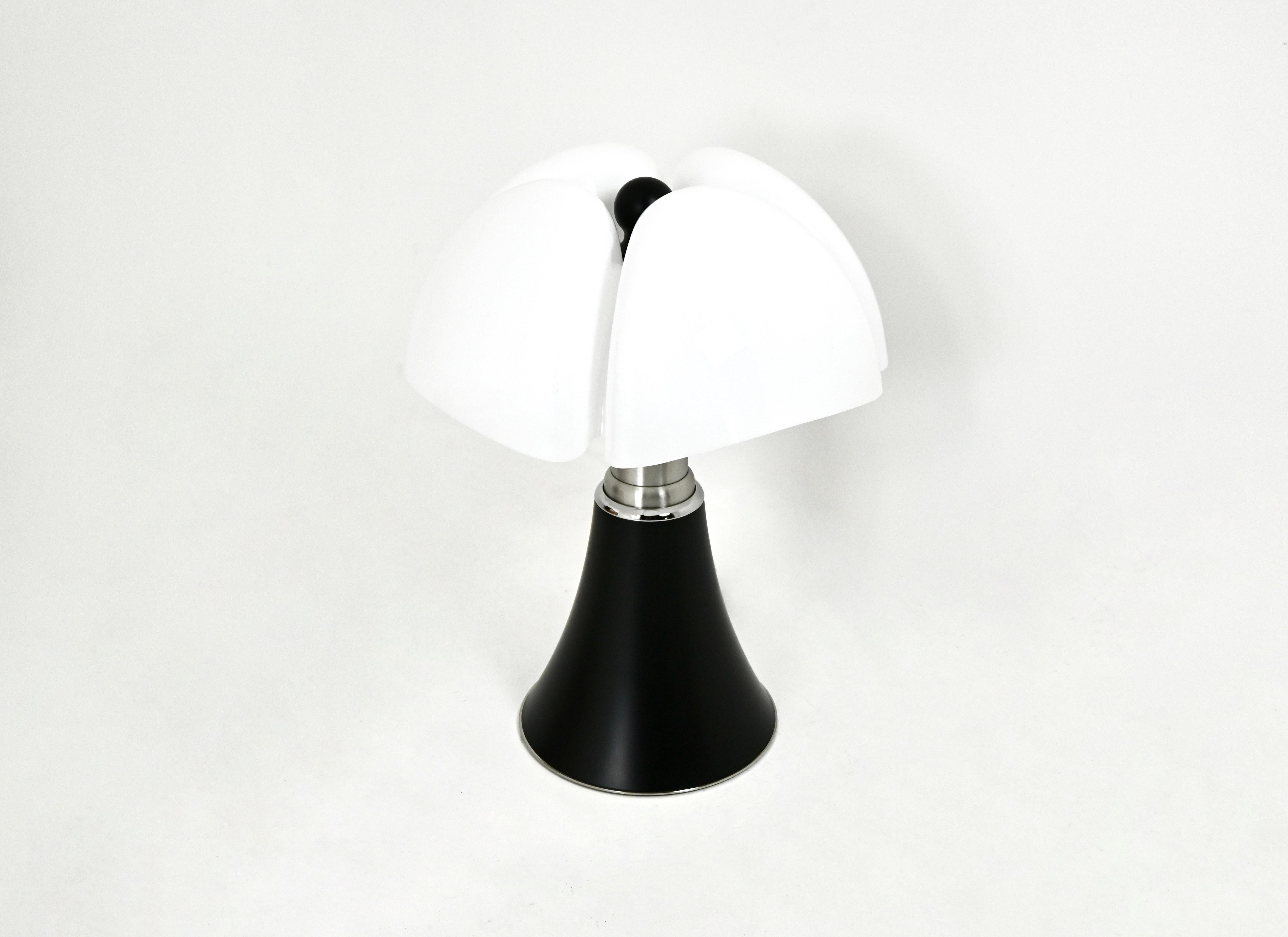 Late 20th Century Black Pipistrello Table Lamp by Gae Aulenti for Martinelli Luce For Sale