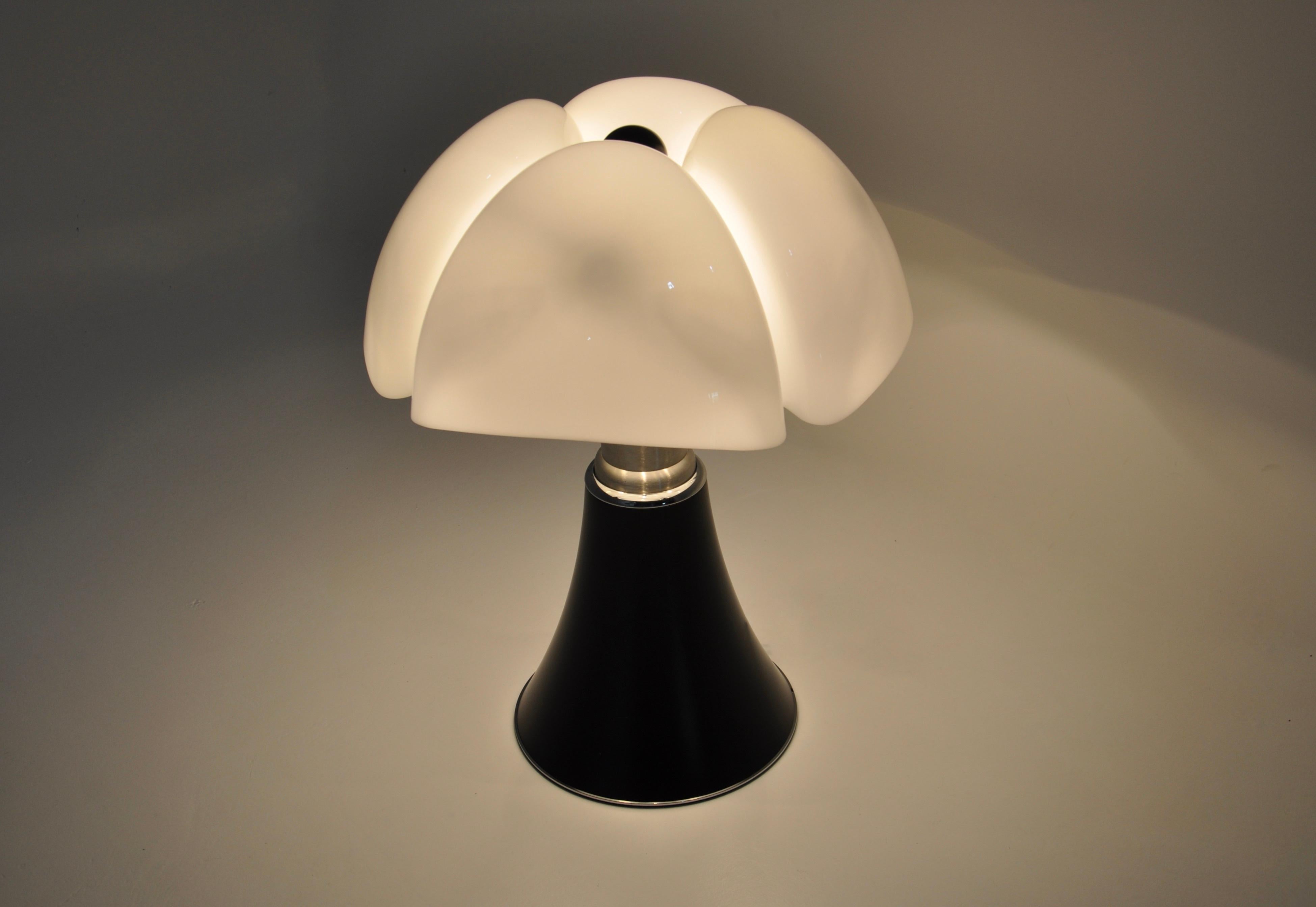 Metal Black Pipistrello Table Lamp by Gae Aulenti for Martinelli Luce For Sale