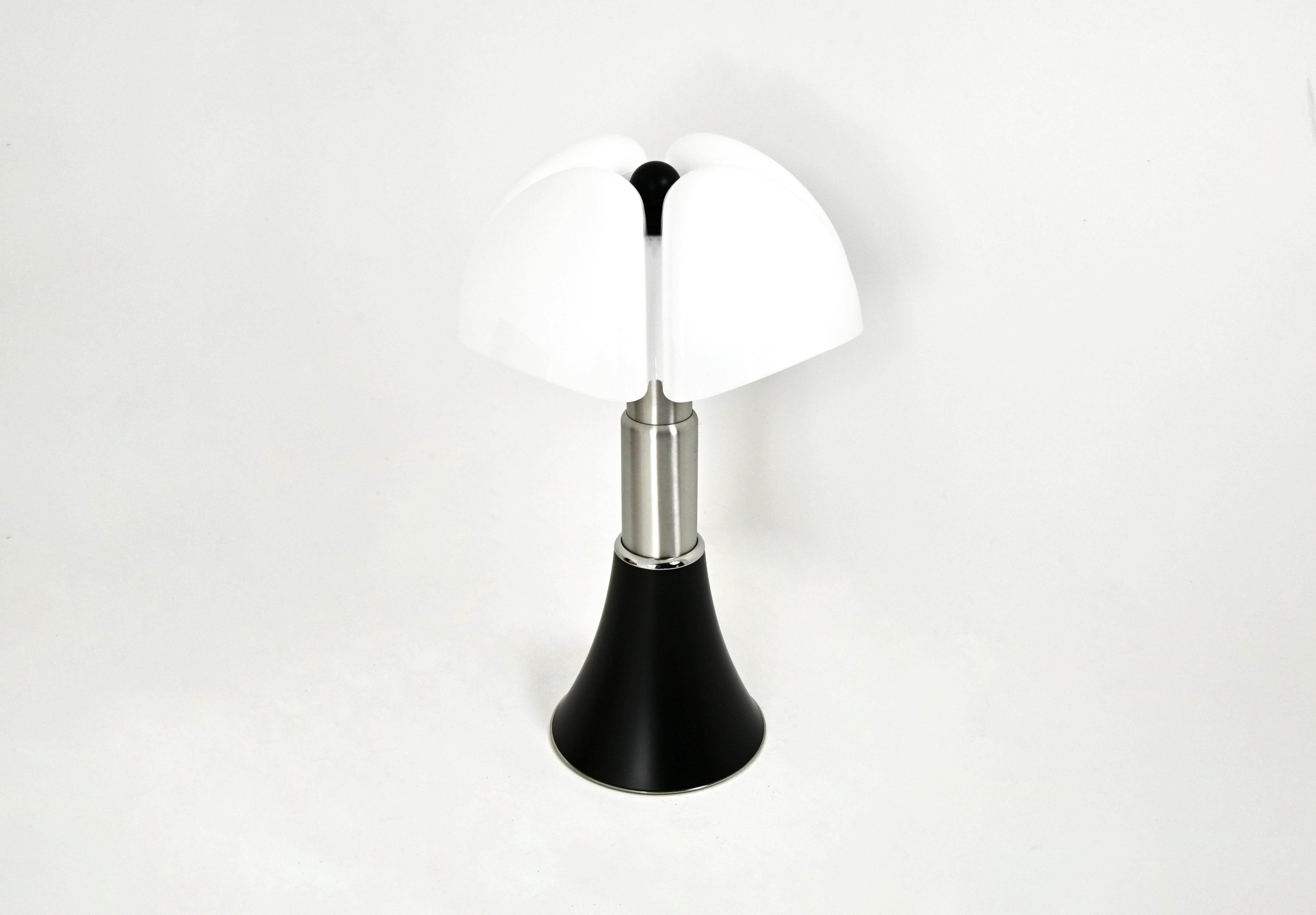 Black Pipistrello Table Lamp by Gae Aulenti for Martinelli Luce For Sale 1