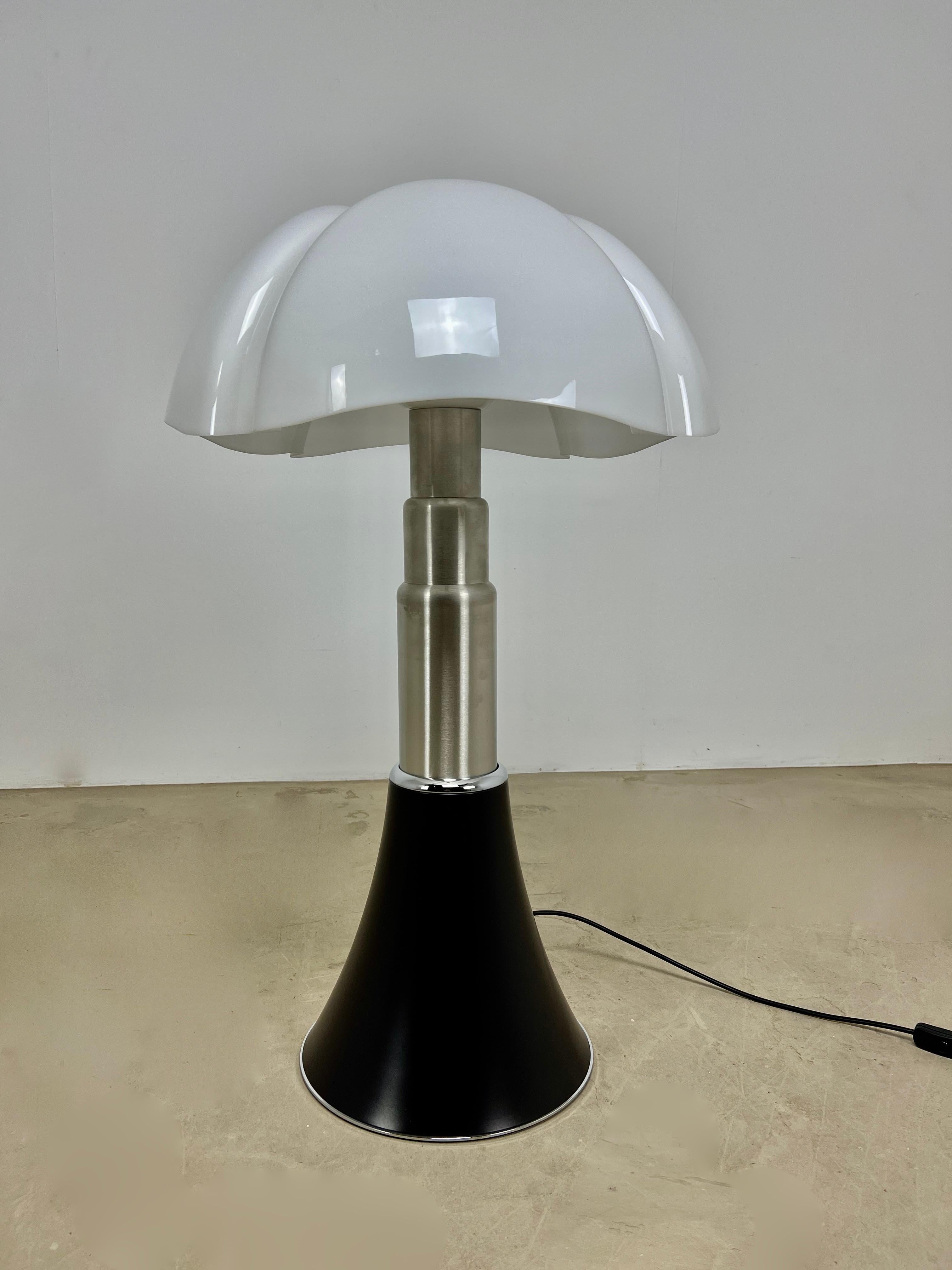 Black Pipistrello Table Lamp by Gae Aulenti for Martinelli Luce 2