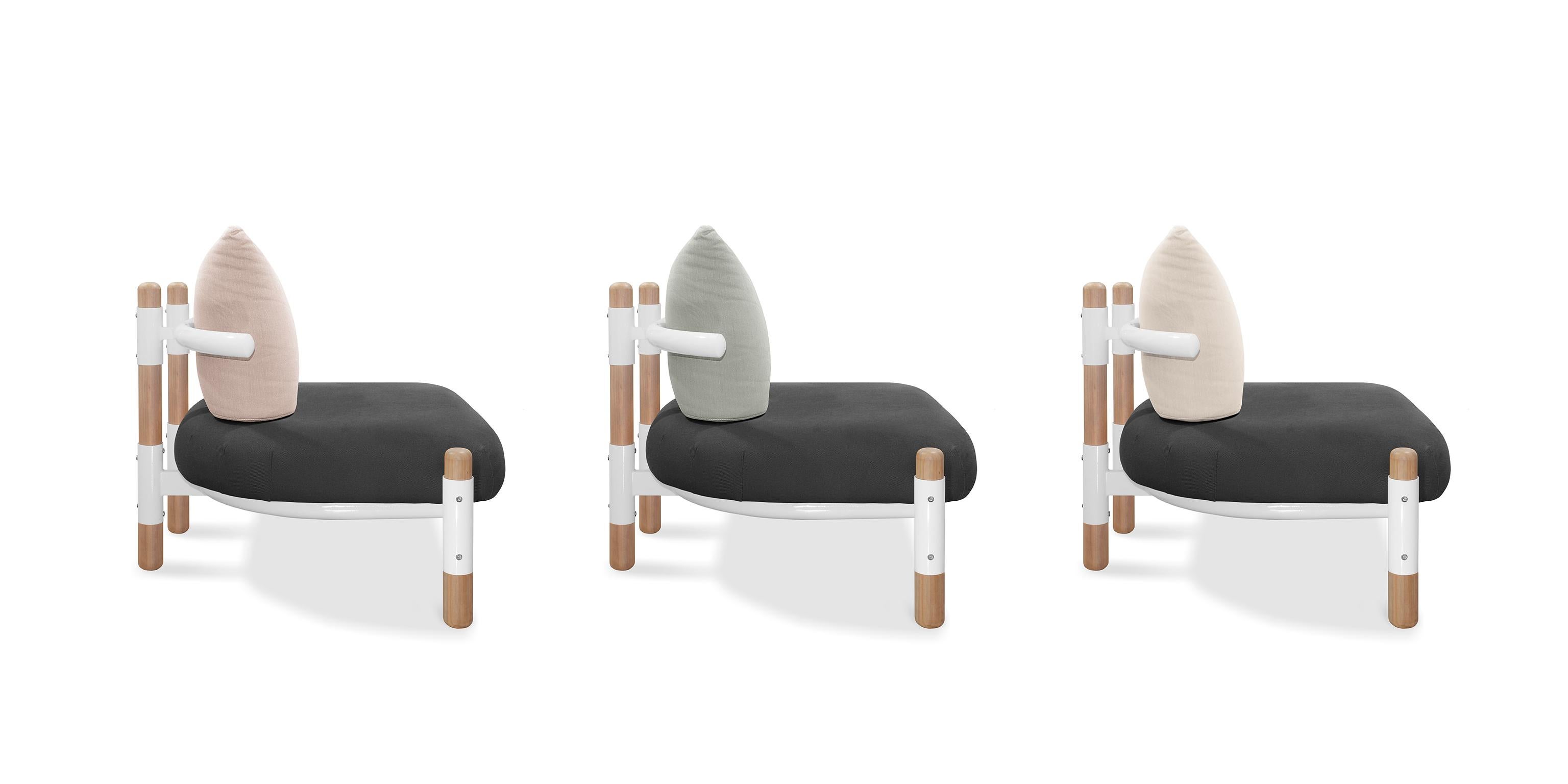 Schwarzes PK15-Sessel mit Einzelsitz, Struktur aus Kohlenstoffstahl und Holzbeinen von Paulo Kobylka im Zustand „Neu“ im Angebot in Londrina, Paraná