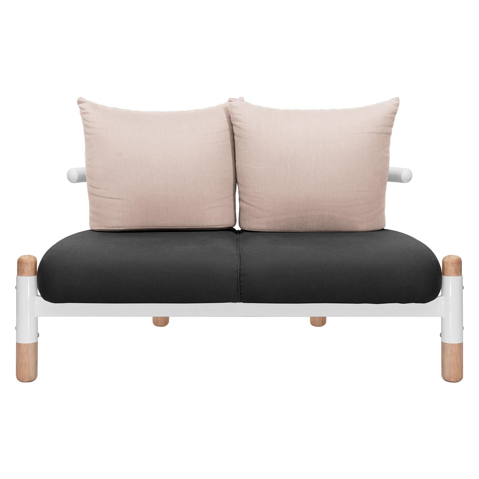 Schwarzes PK15 Zweisitzer-Sofa, Struktur aus Kohlenstoffstahl und Holzbeine von Paulo Kobylka